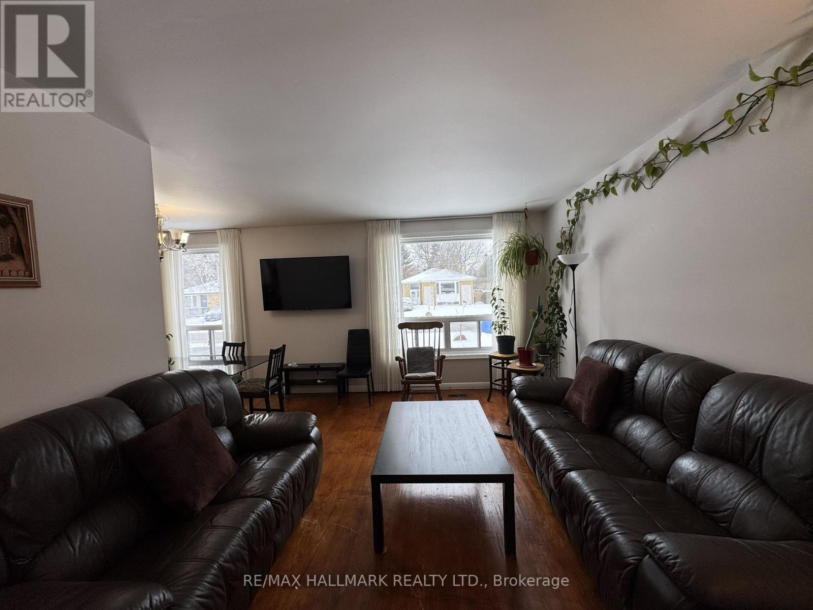 #main Floor - 6 Bailey Crescent, Aurora, Ontario  L4G 2B3 - Photo 4 - N12660186