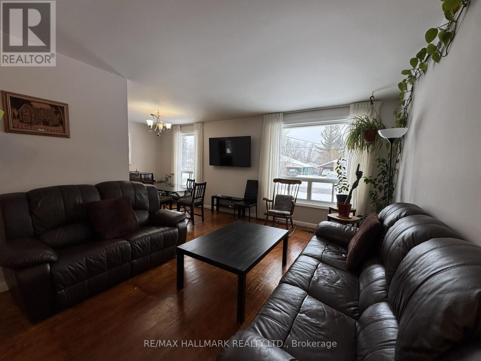 #main Floor - 6 Bailey Crescent, Aurora, Ontario  L4G 2B3 - Photo 6 - N12660186