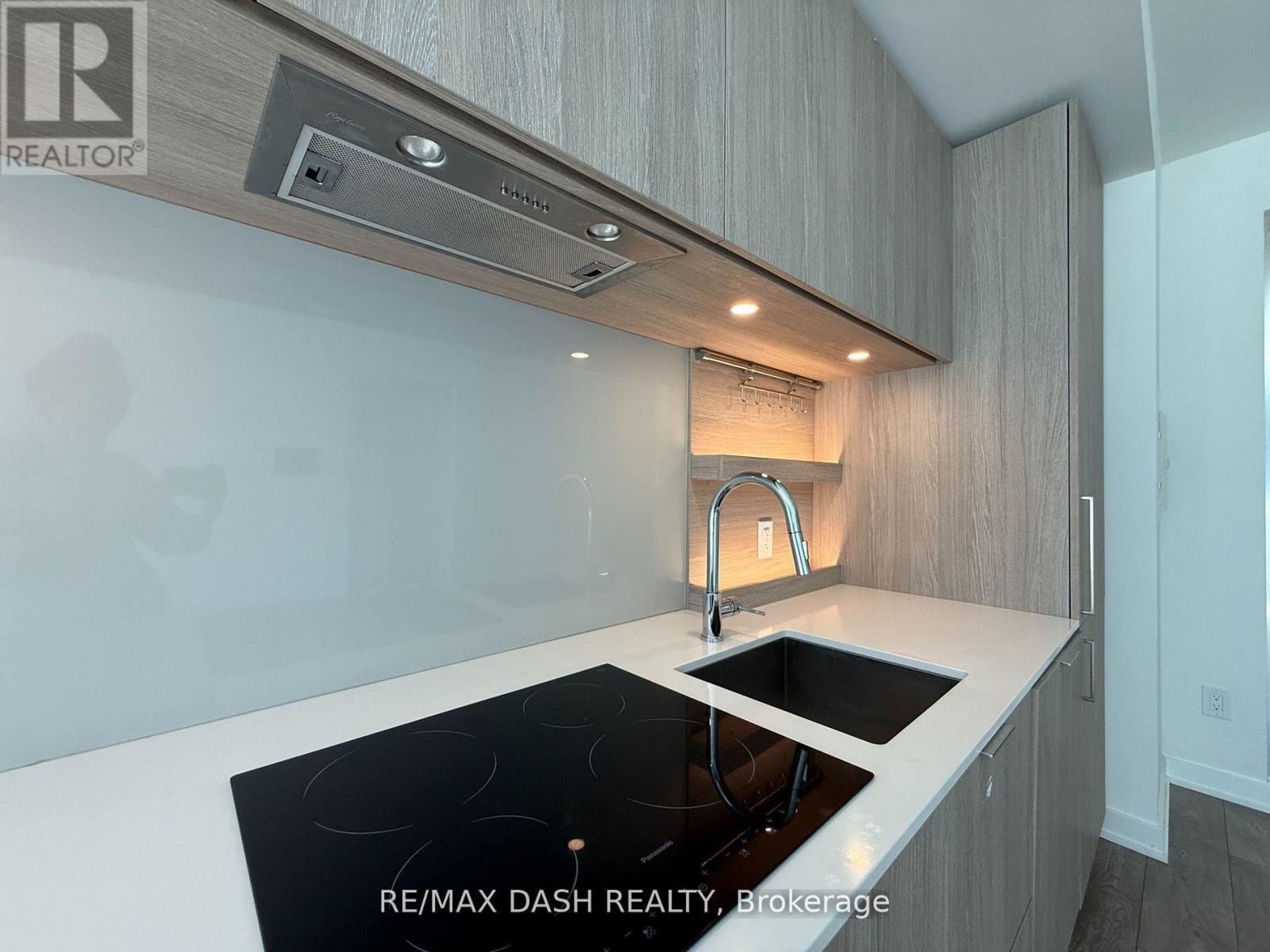 215 - 28 Ann Street, Mississauga, Ontario  M3C 0H5 - Photo 18 - W12660240