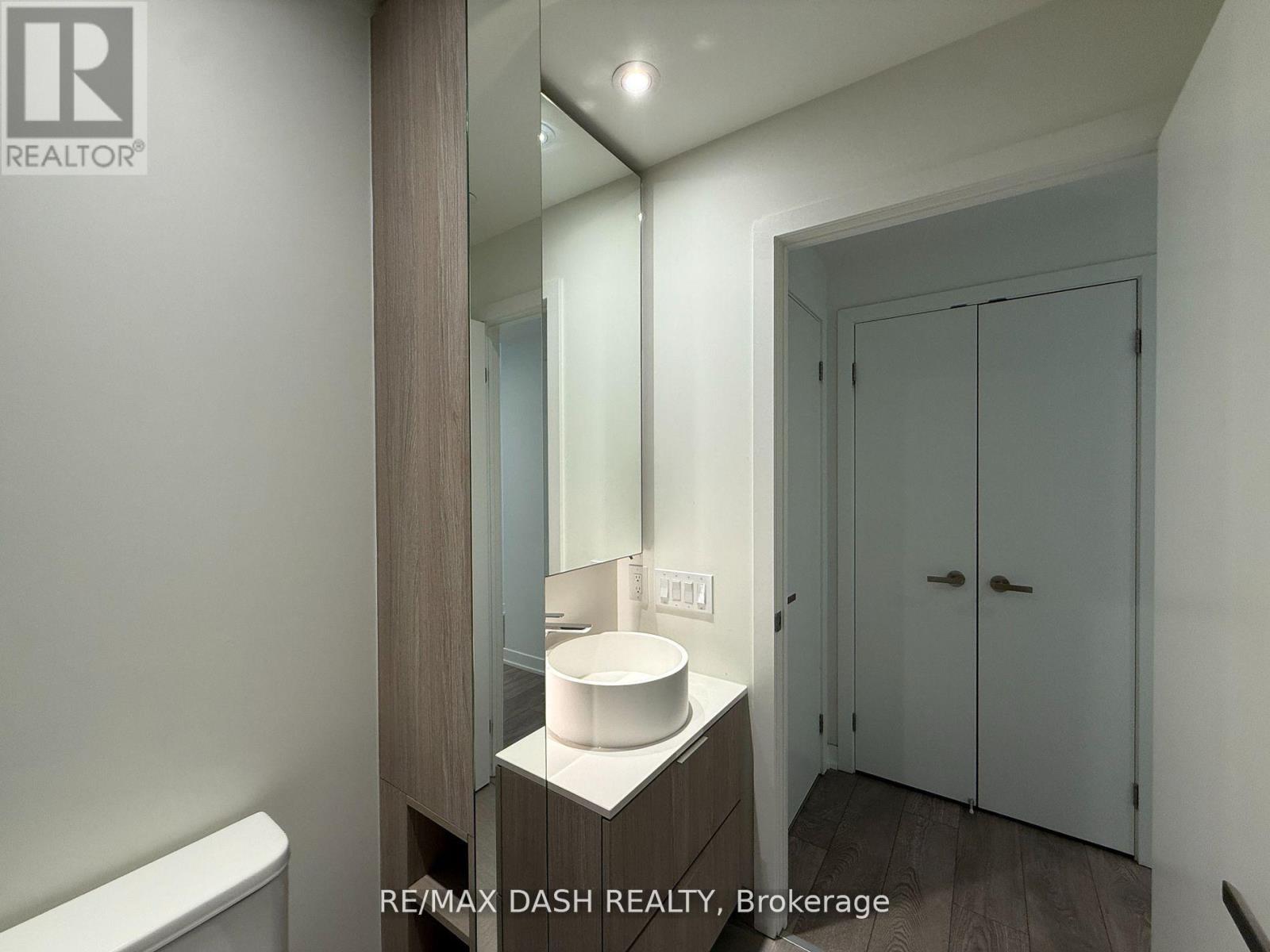 215 - 28 Ann Street, Mississauga, Ontario  M3C 0H5 - Photo 32 - W12660240