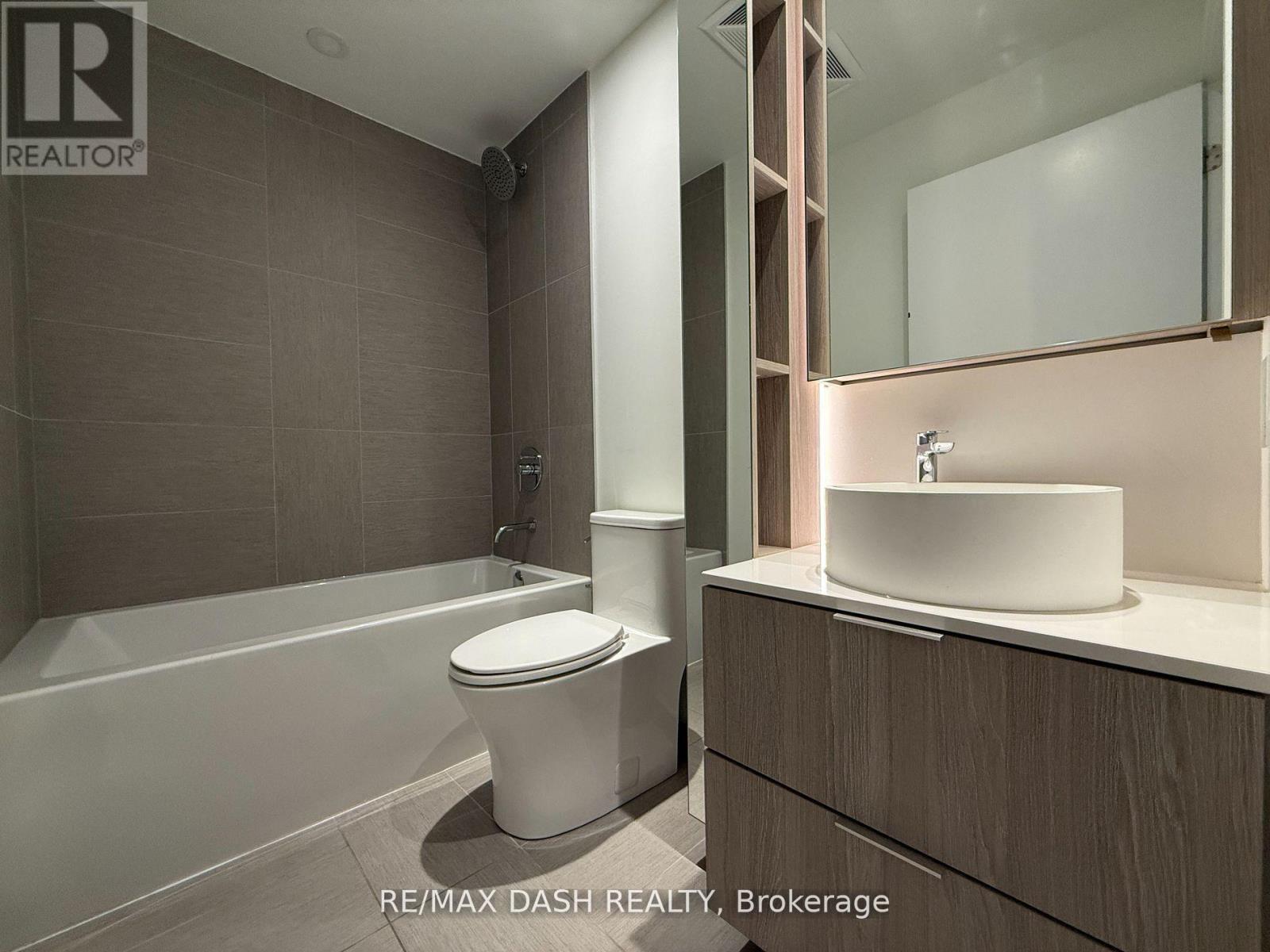 215 - 28 Ann Street, Mississauga, Ontario  M3C 0H5 - Photo 33 - W12660240