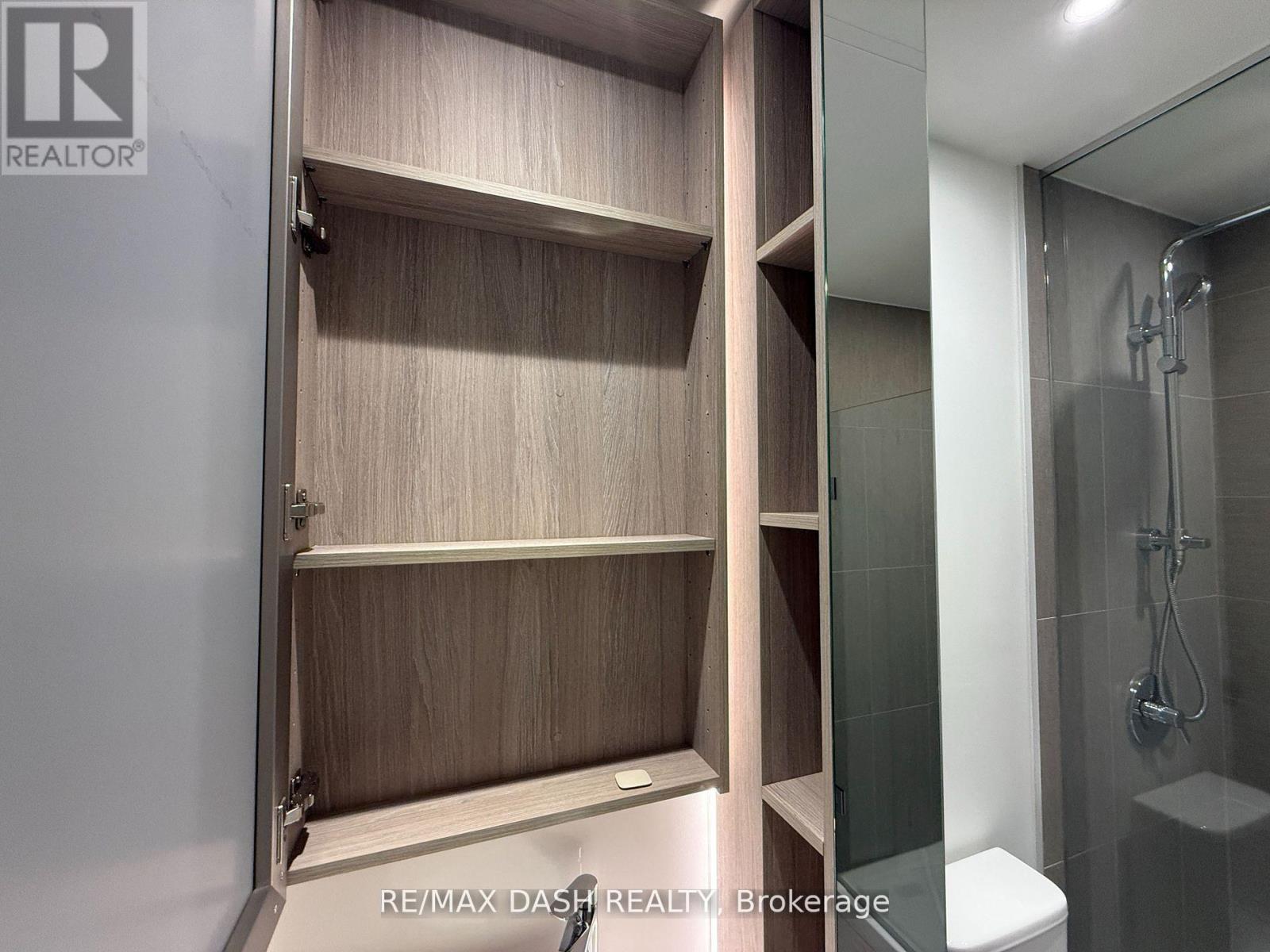 215 - 28 Ann Street, Mississauga, Ontario  M3C 0H5 - Photo 6 - W12660240