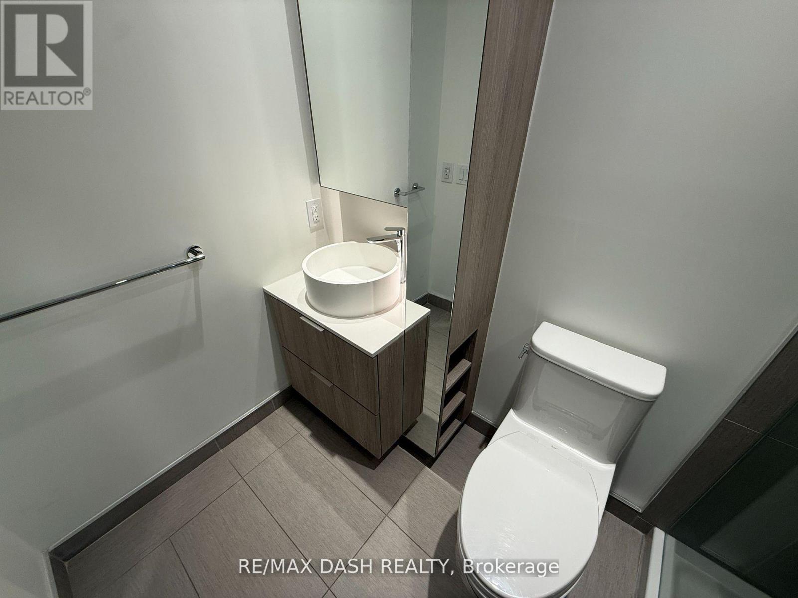 215 - 28 Ann Street, Mississauga, Ontario  M3C 0H5 - Photo 8 - W12660240