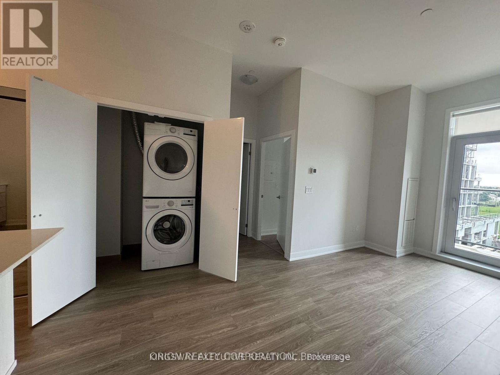 409 - 4130 Parkside Village Drive, Mississauga, Ontario  L5B 3M8 - Photo 9 - W12660256