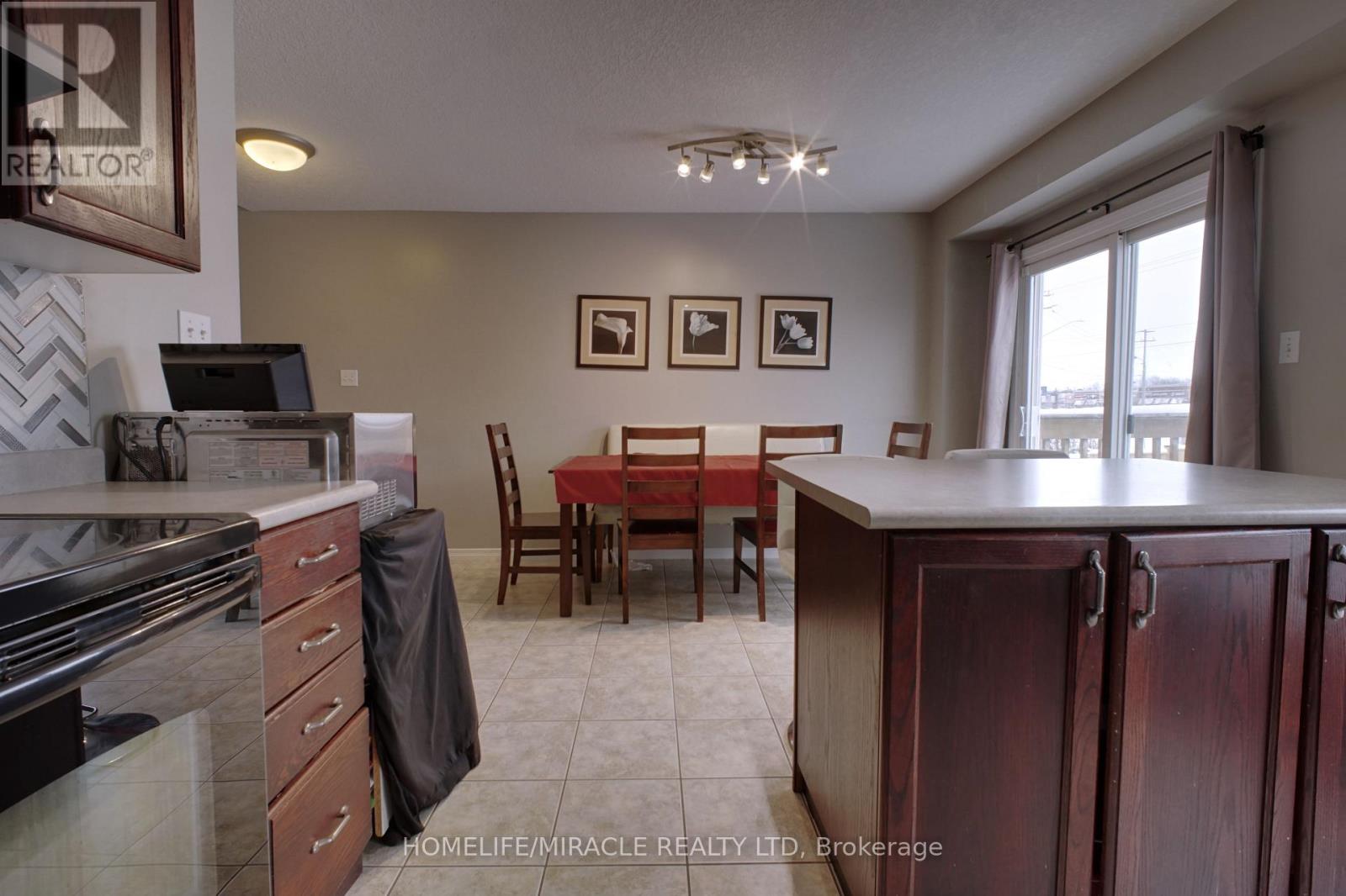 206 Westmeadow Drive, Kitchener, Ontario  N2N 3P9 - Photo 3 - X12660188