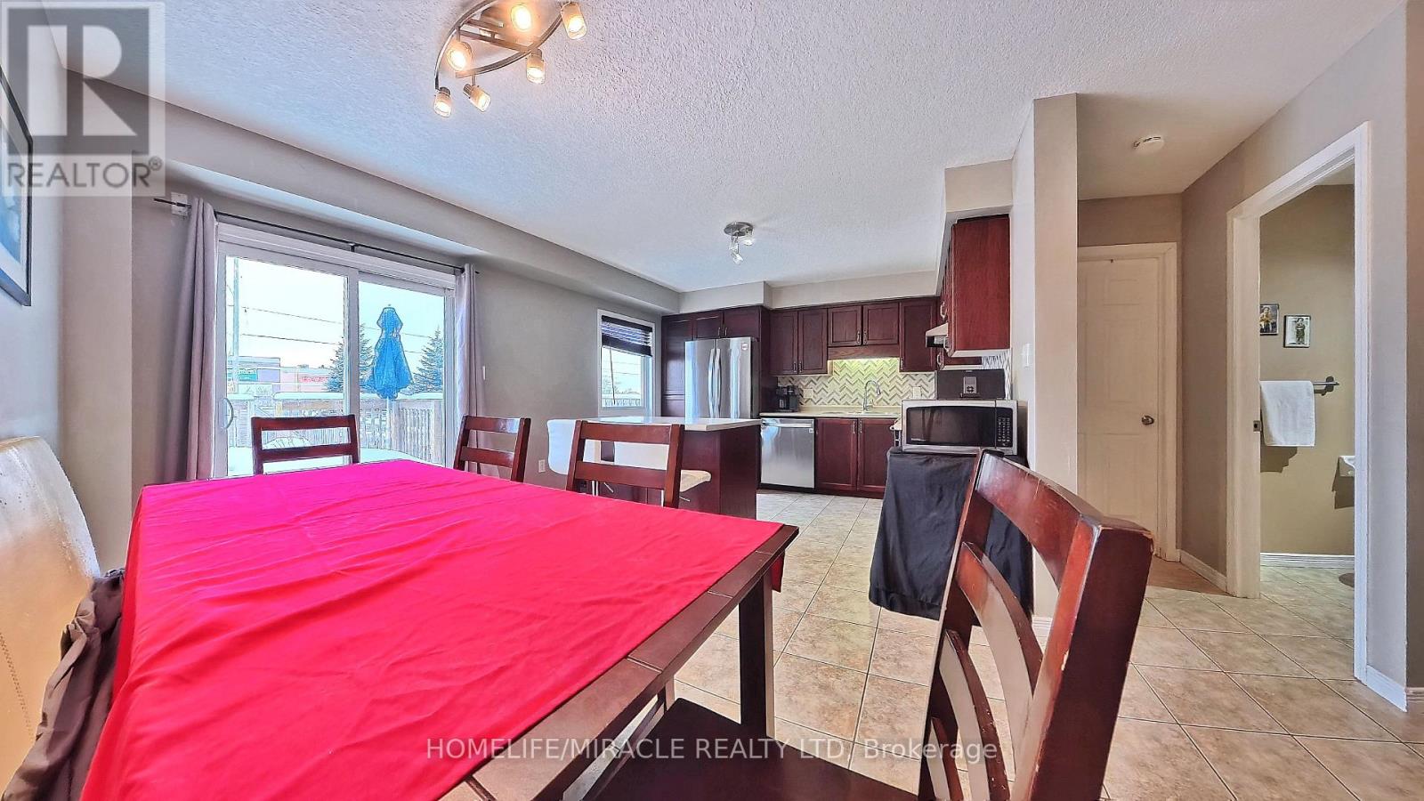 206 Westmeadow Drive, Kitchener, Ontario  N2N 3P9 - Photo 7 - X12660188