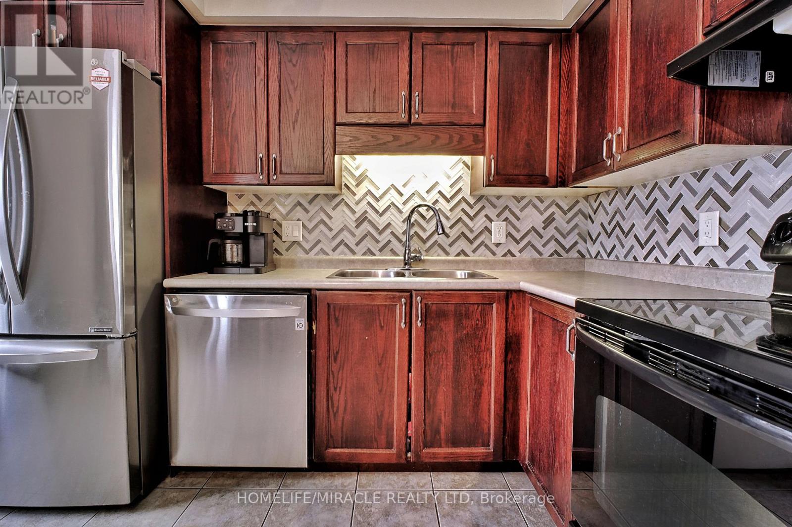 206 Westmeadow Drive, Kitchener, Ontario  N2N 3P9 - Photo 8 - X12660188