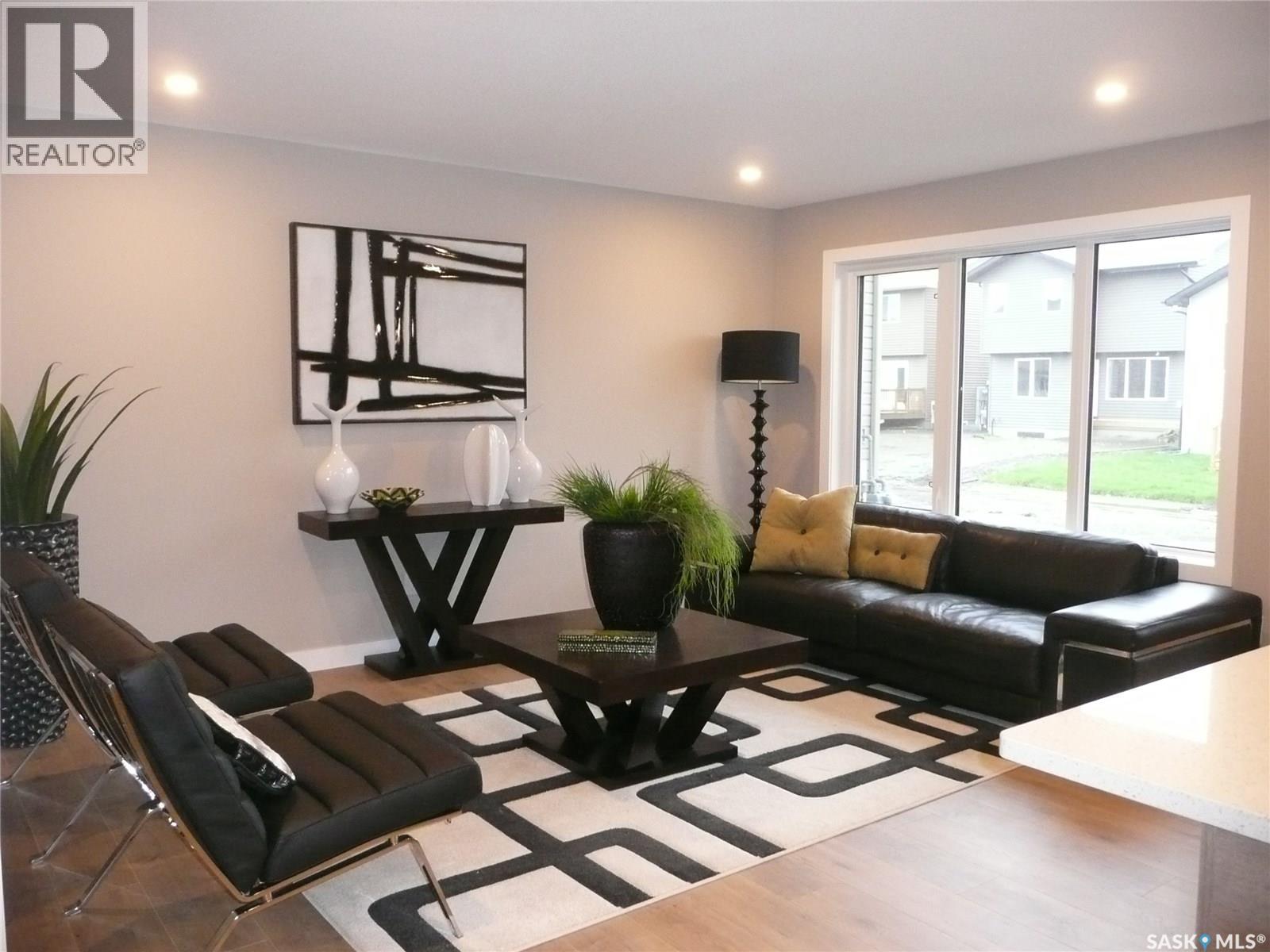 354 Asokan Bend, Saskatoon, Saskatchewan  S7V 1V9 - Photo 2 - SK026086