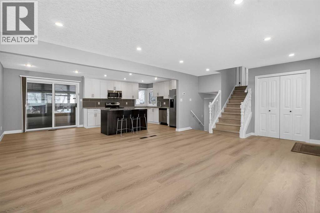 415 Templeton Road Ne, Calgary, Alberta  T1Y 4L8 - Photo 4 - A2276997