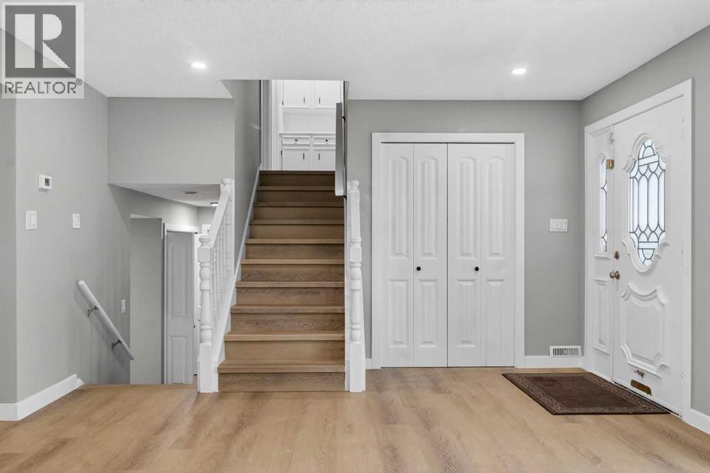 415 Templeton Road Ne, Calgary, Alberta  T1Y 4L8 - Photo 5 - A2276997