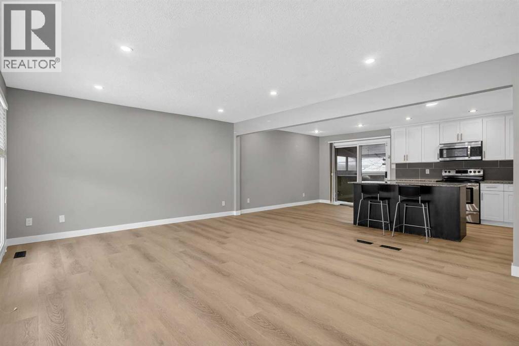 415 Templeton Road Ne, Calgary, Alberta  T1Y 4L8 - Photo 6 - A2276997