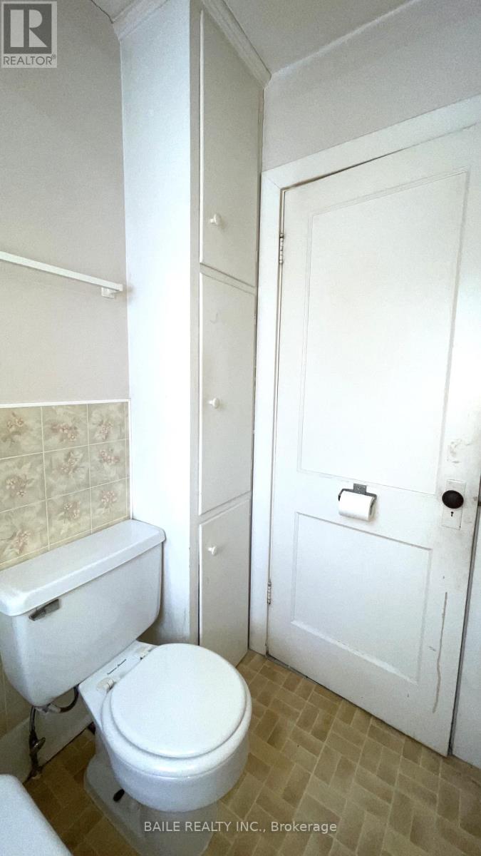 528 St Clair Street, Warwick (Watford), Ontario  N0M 2S0 - Photo 16 - X12660342