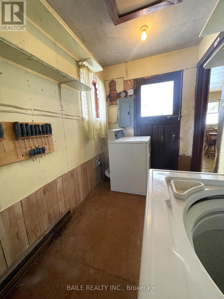 528 St Clair Street, Warwick (Watford), Ontario  N0M 2S0 - Photo 19 - X12660342