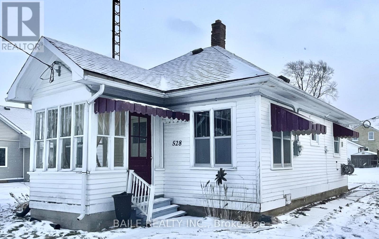 528 St Clair Street, Warwick (Watford), Ontario  N0M 2S0 - Photo 2 - X12660342