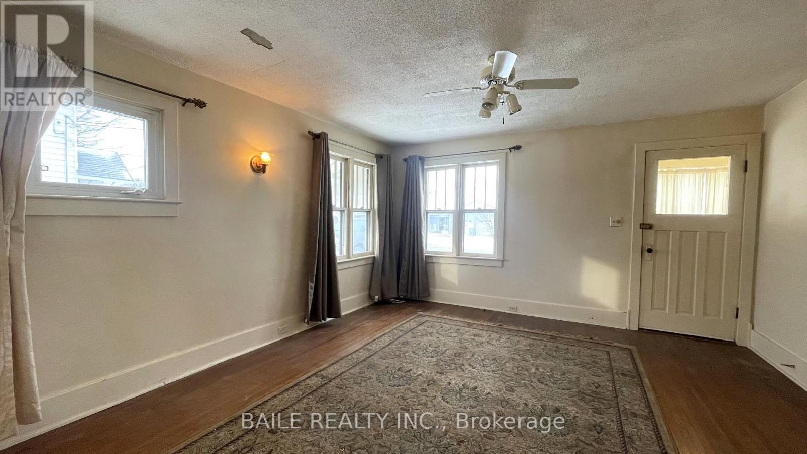 528 St Clair Street, Warwick (Watford), Ontario  N0M 2S0 - Photo 3 - X12660342