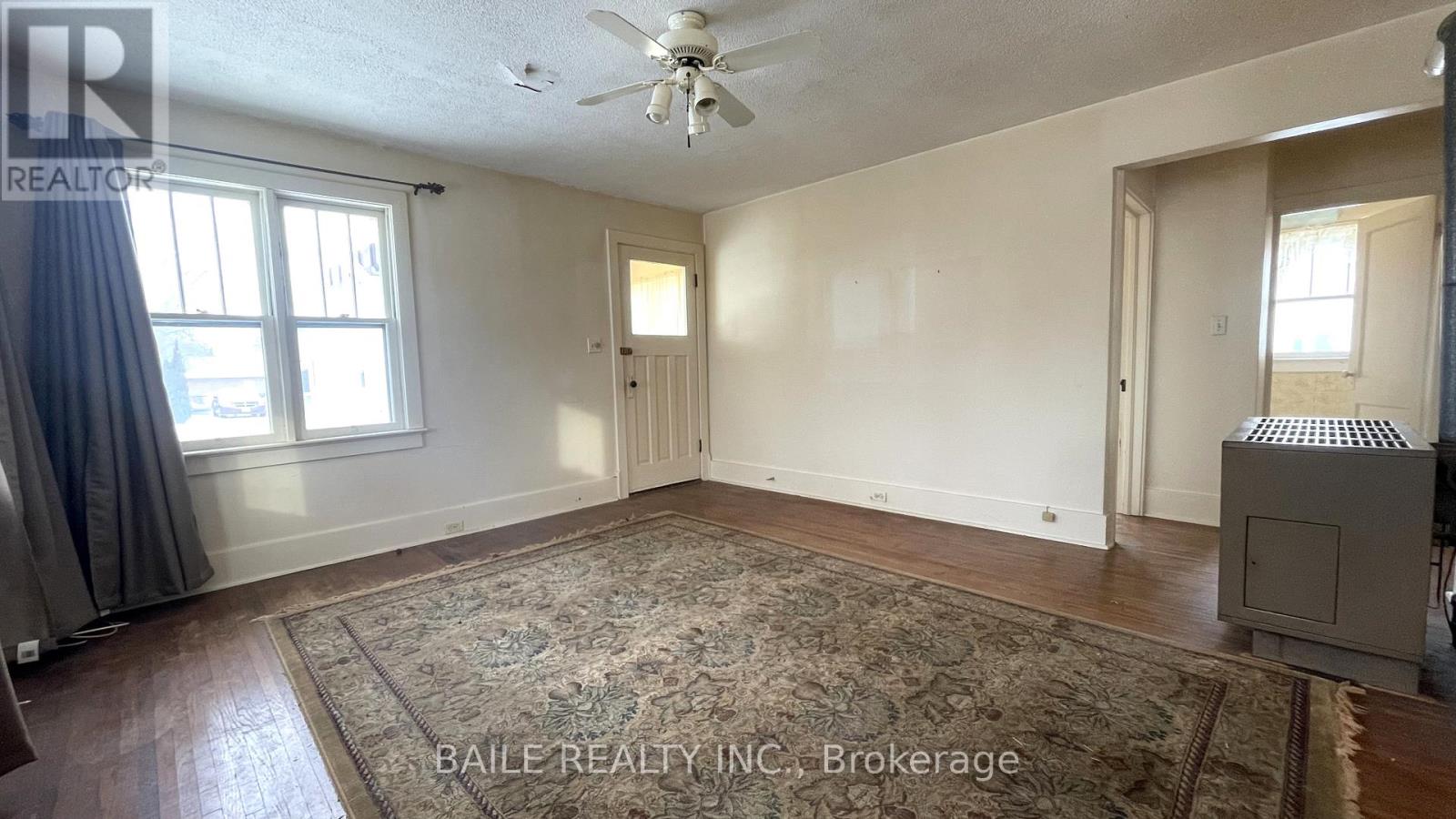 528 St Clair Street, Warwick (Watford), Ontario  N0M 2S0 - Photo 4 - X12660342