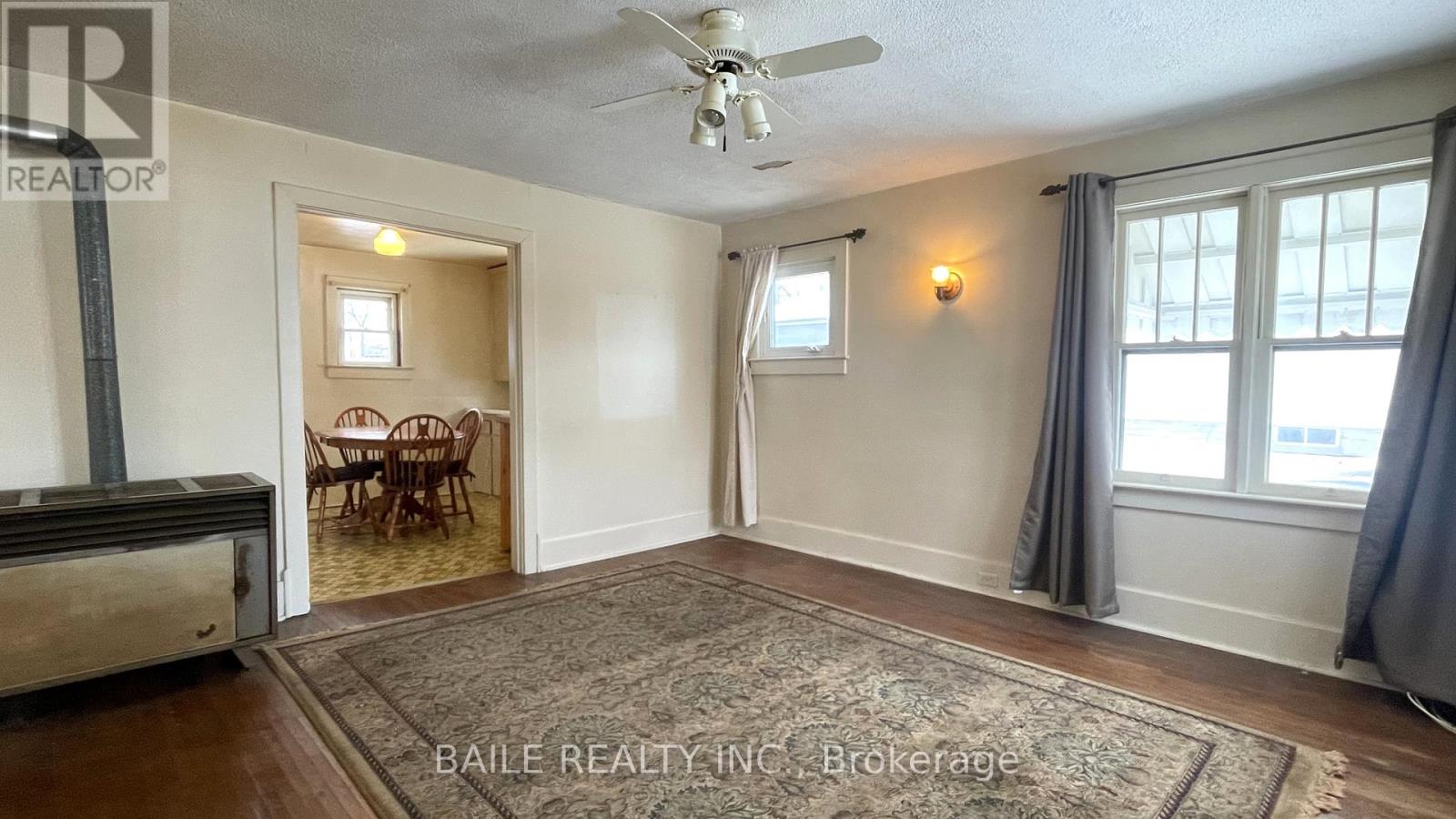 528 St Clair Street, Warwick (Watford), Ontario  N0M 2S0 - Photo 6 - X12660342