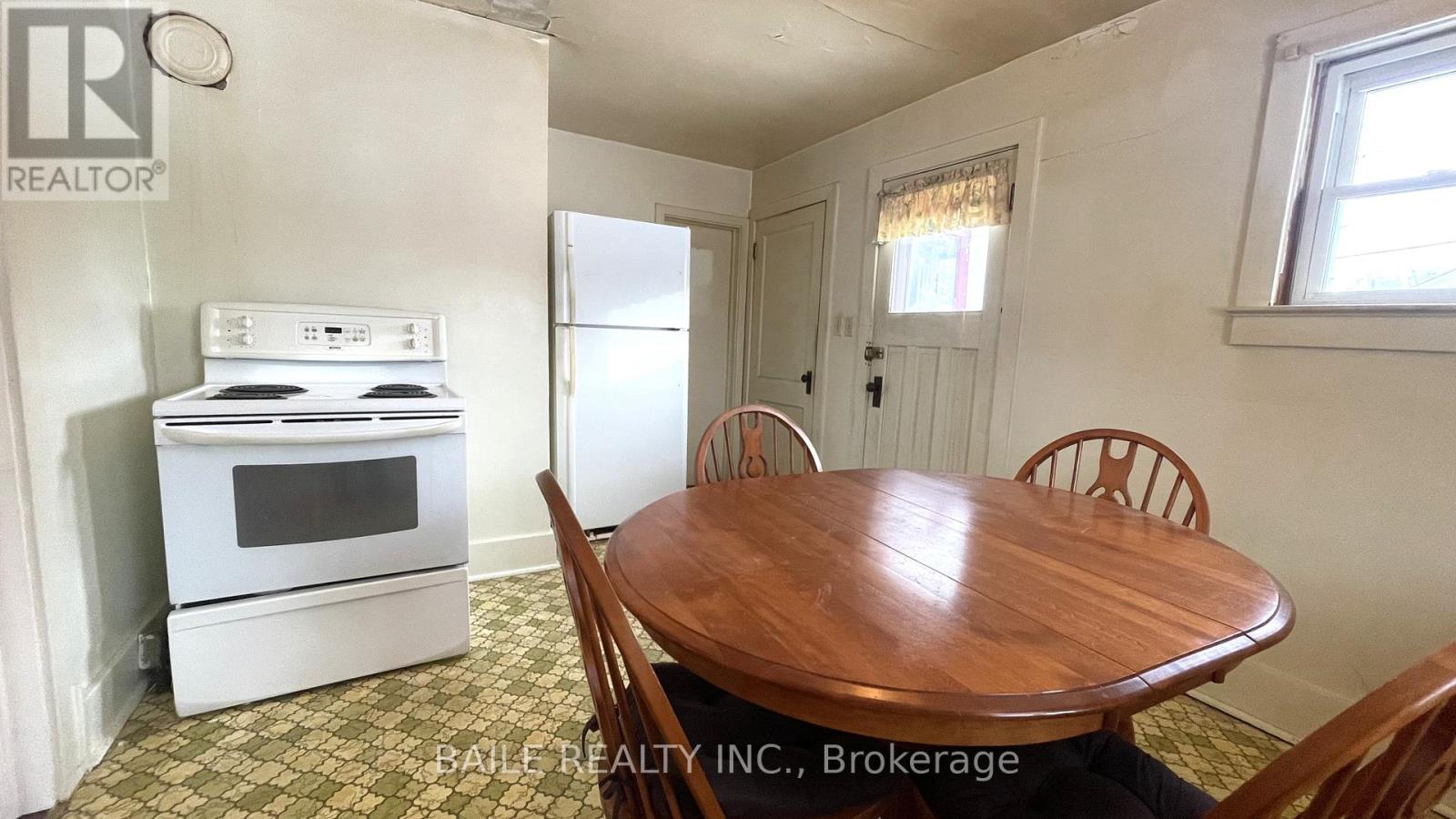 528 St Clair Street, Warwick (Watford), Ontario  N0M 2S0 - Photo 9 - X12660342