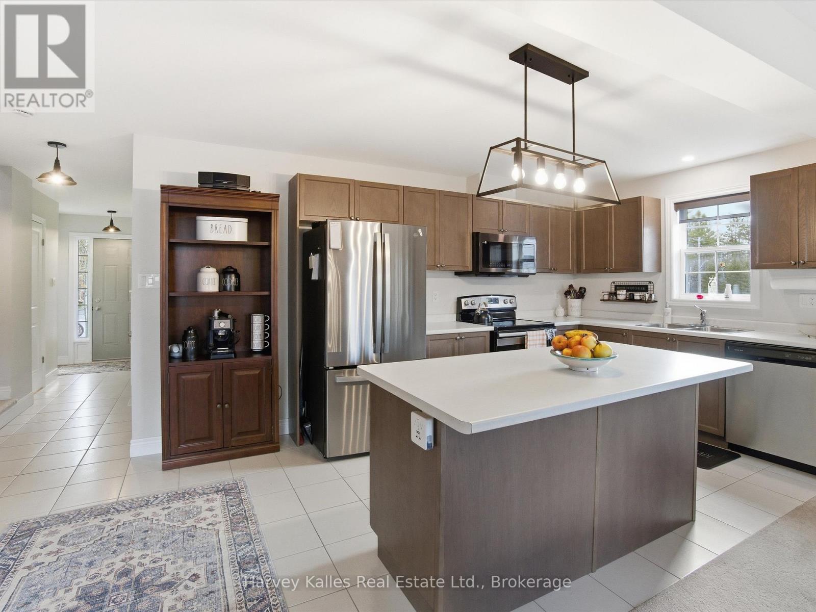 12 Quinn Forest Drive, Bracebridge, Ontario  P1L 1W9 - Photo 9 - X12547374