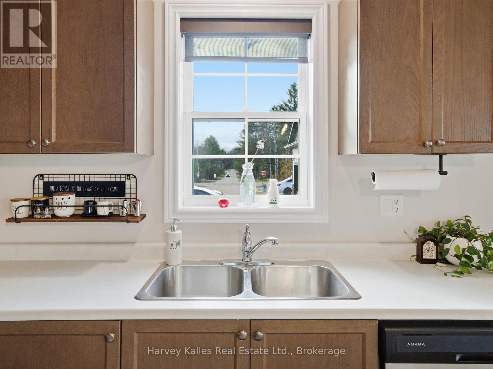 12 Quinn Forest Drive, Bracebridge, Ontario  P1L 1W9 - Photo 8 - X12547374