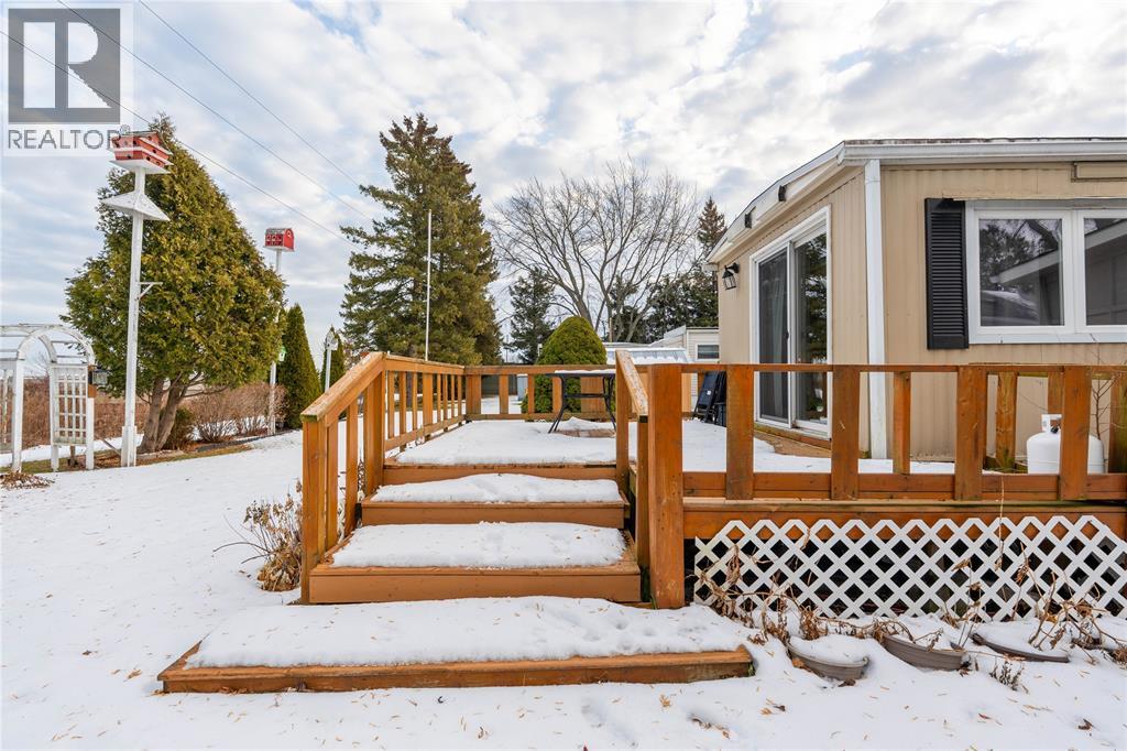 1940 London Line Unit# 84, Sarnia, Ontario  N7W 1B5 - Photo 22 - 25032107