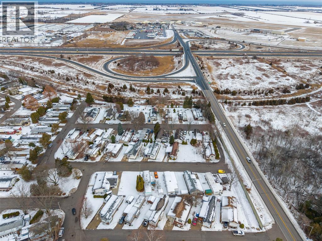 1940 London Line Unit# 84, Sarnia, Ontario  N7W 1B5 - Photo 27 - 25032107
