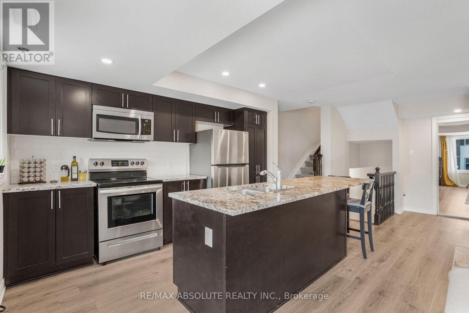 605 Makwa Private, Ottawa, Ontario  K1K 5A4 - Photo 5 - X12660322