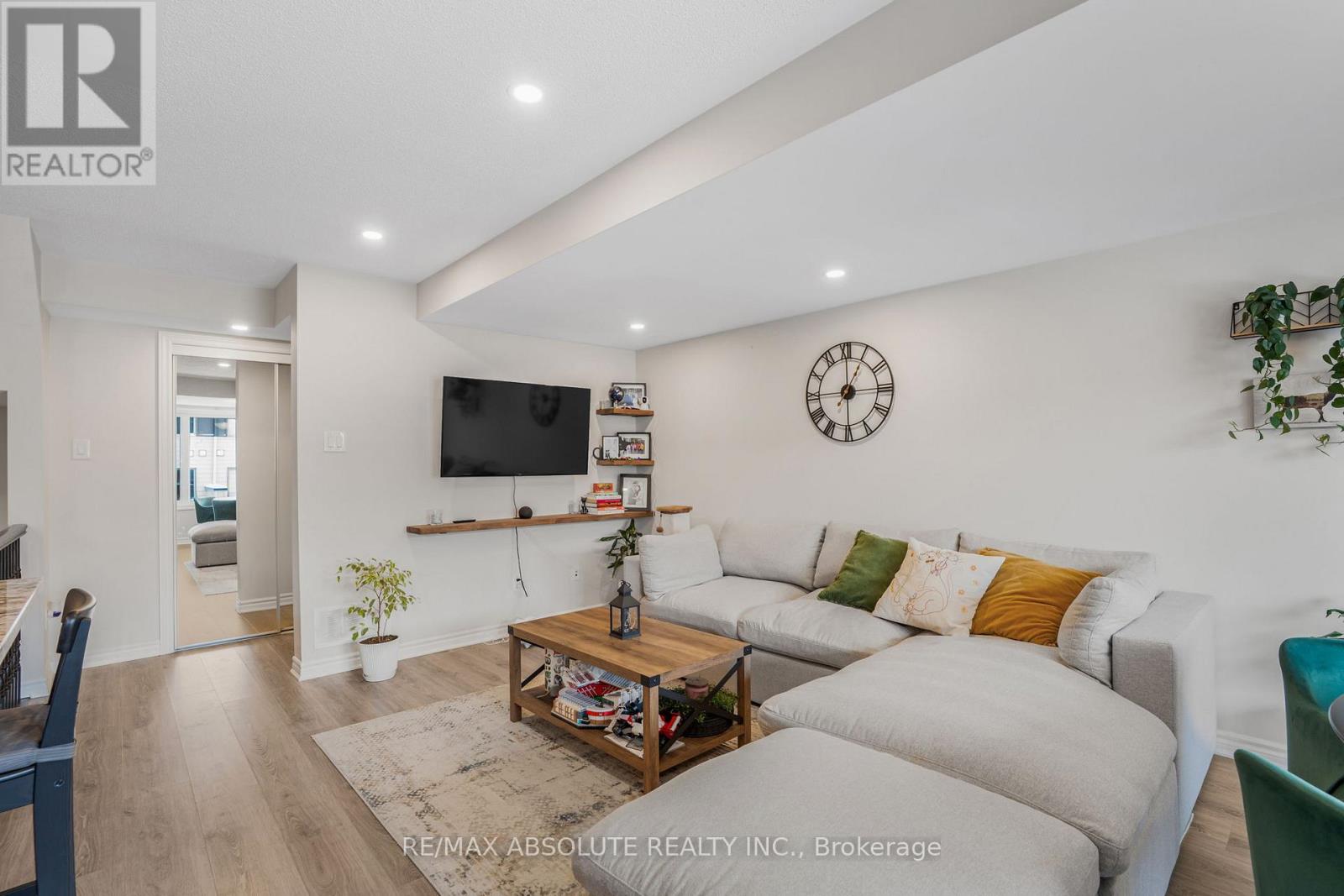 605 Makwa Private, Ottawa, Ontario  K1K 5A4 - Photo 8 - X12660322