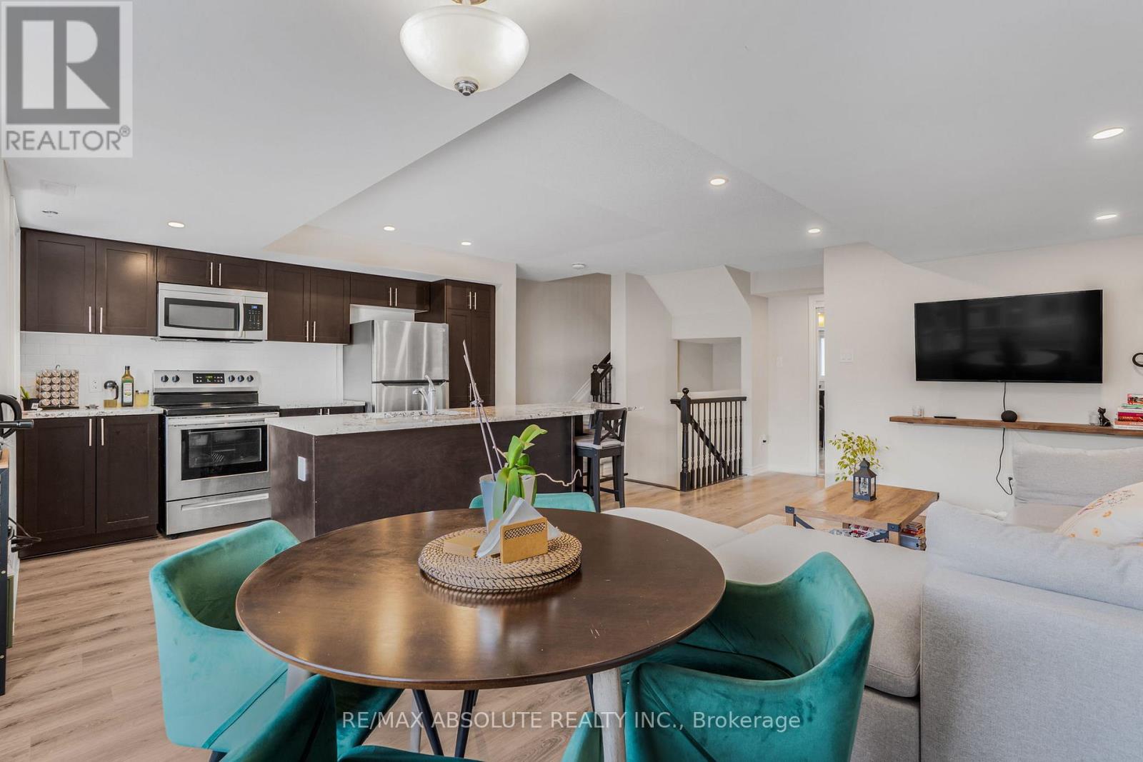 605 Makwa Private, Ottawa, Ontario  K1K 5A4 - Photo 9 - X12660322