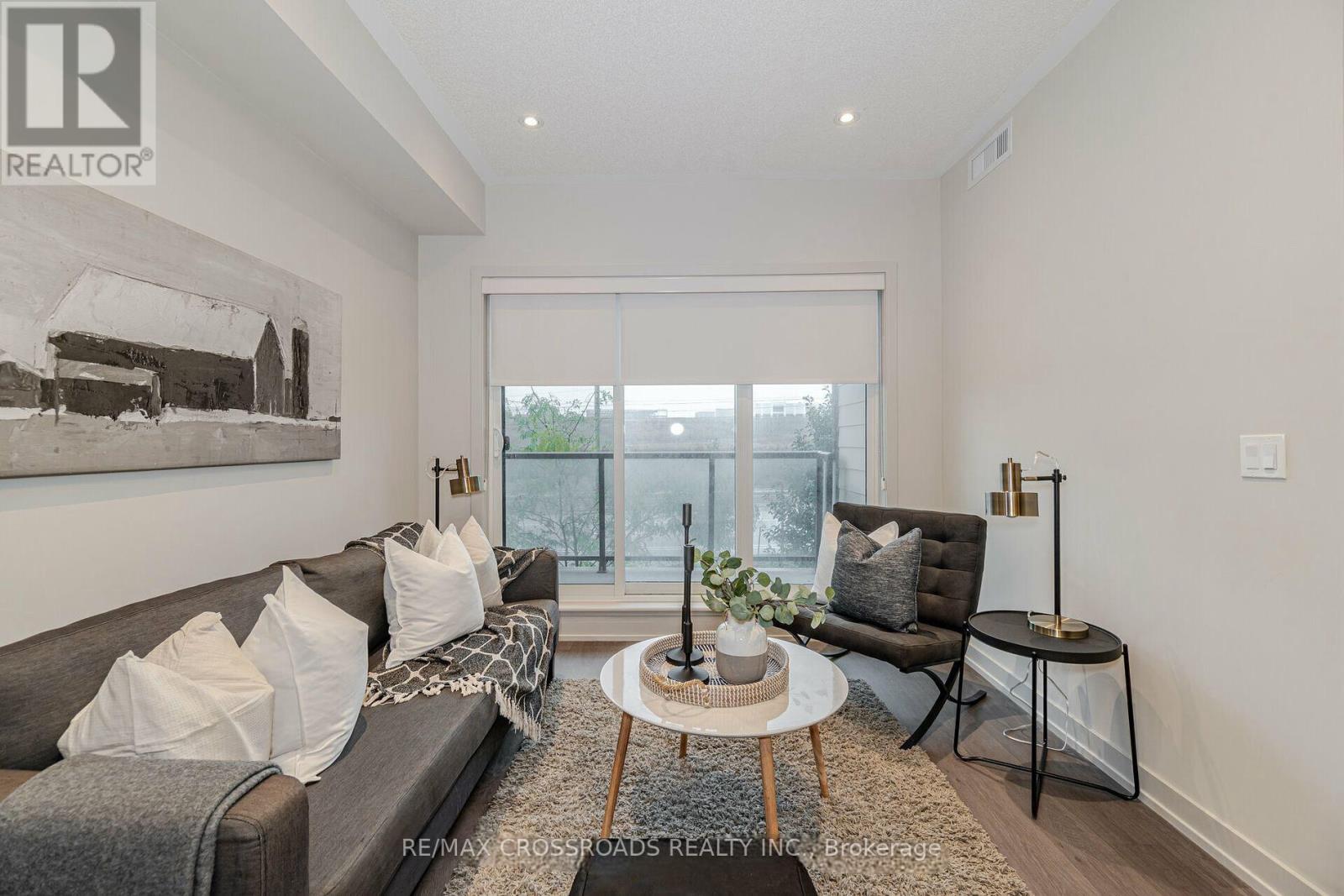 215 - 555 WILLIAM GRAHAM DRIVE, Aurora, Ontario