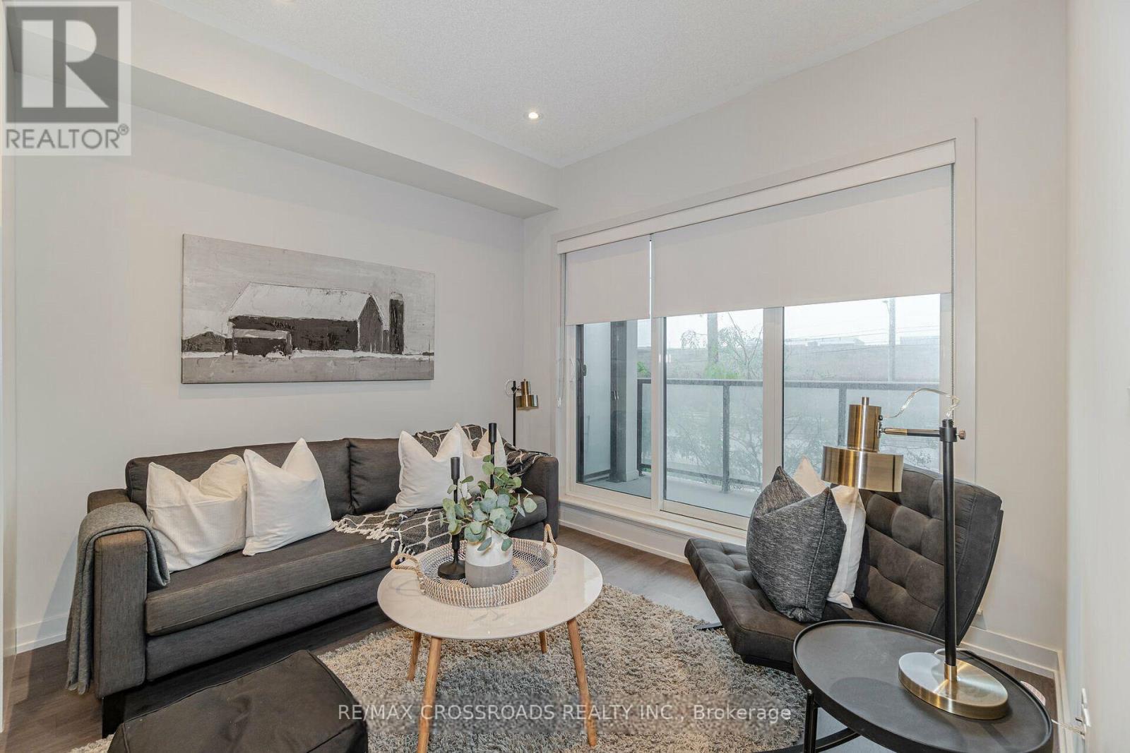 215 - 555 William Graham Drive, Aurora, Ontario  L4G 3H9 - Photo 2 - N12660340