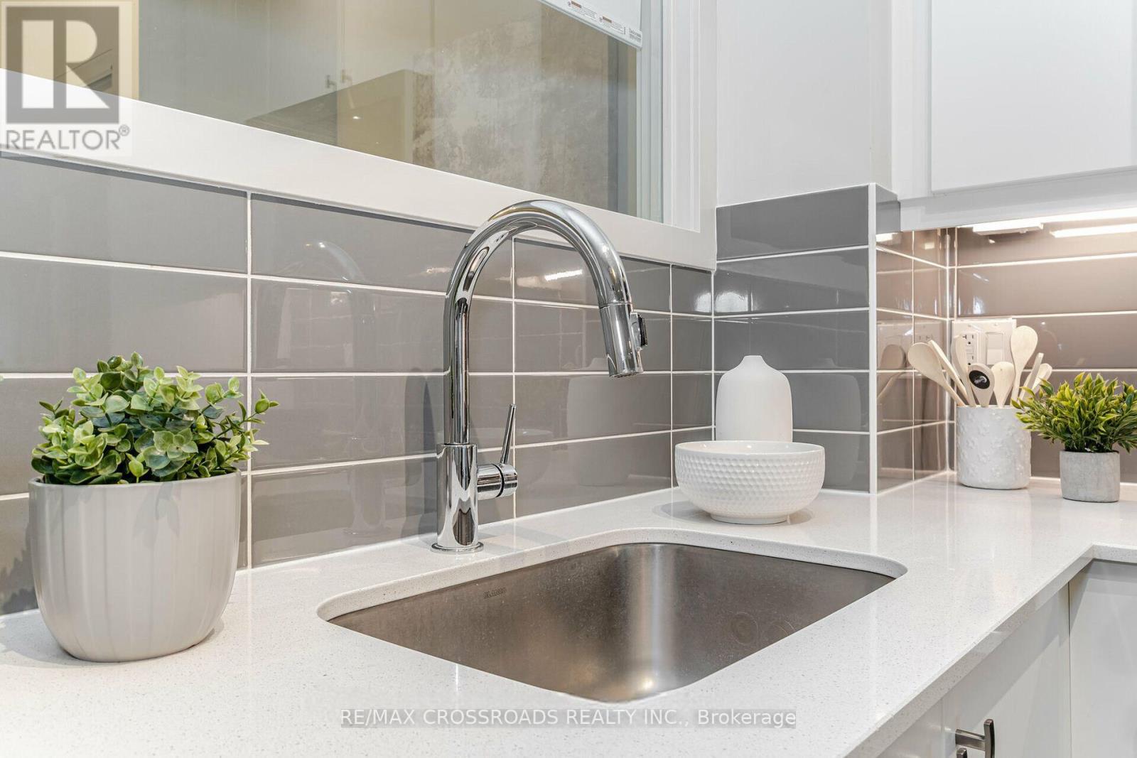 215 - 555 William Graham Drive, Aurora, Ontario  L4G 3H9 - Photo 7 - N12660340