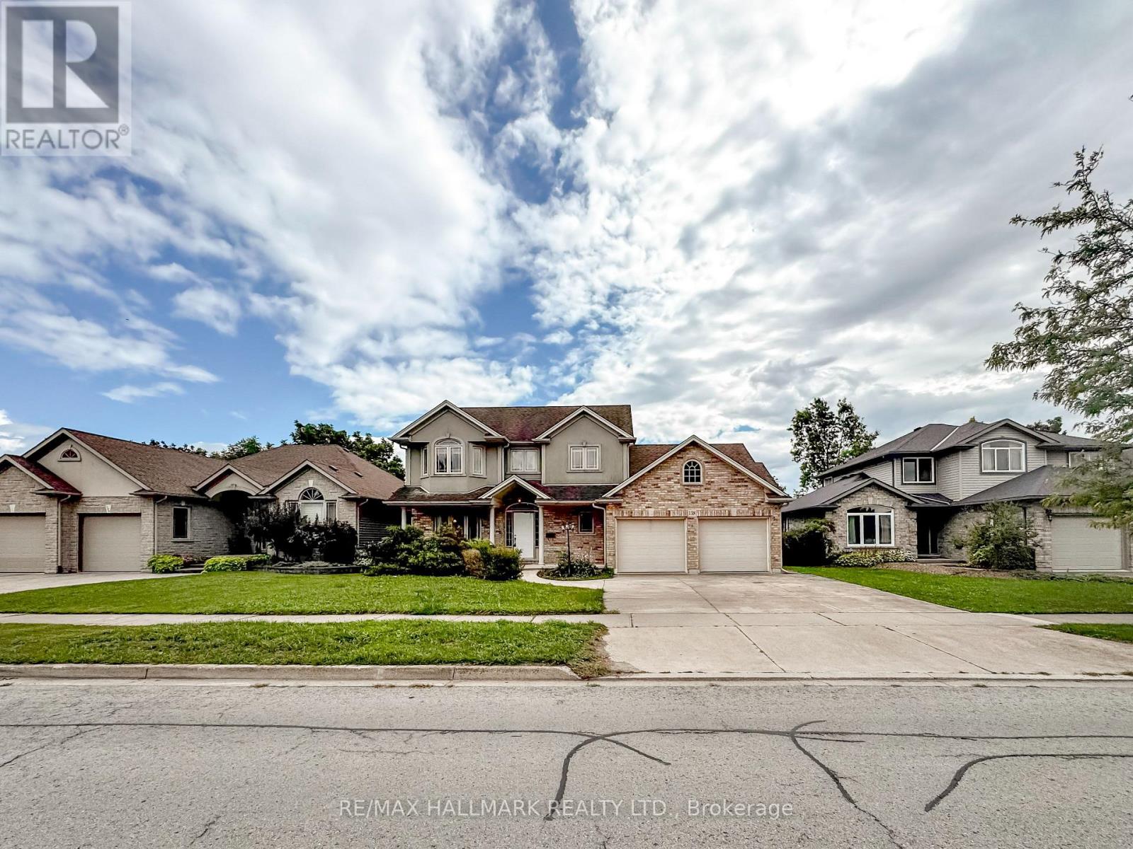 138 Colbeck Drive, Welland, Ontario  L3C 7M1 - Photo 2 - X12660344