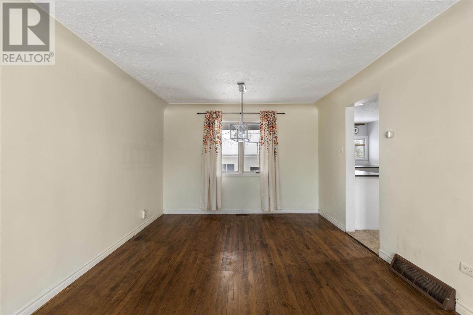 129 Wallace Ter, Sault Ste. Marie, Ontario  P6C 1K2 - Photo 4 - SM253504