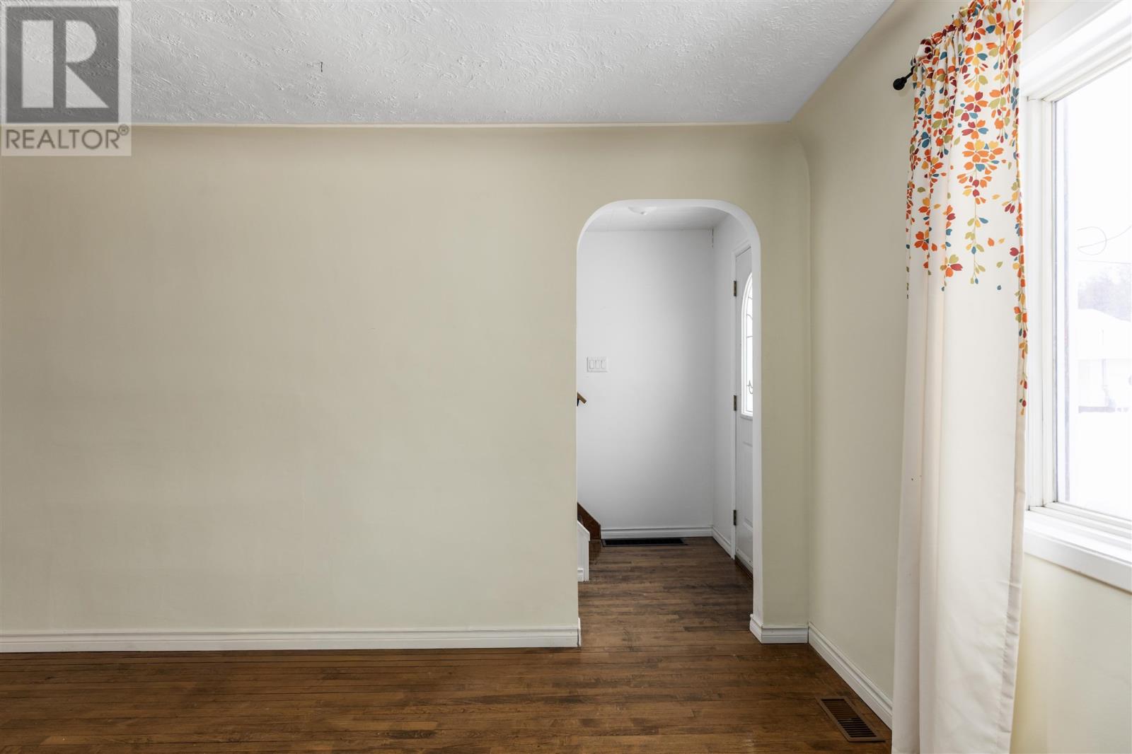 129 Wallace Ter, Sault Ste. Marie, Ontario  P6C 1K2 - Photo 9 - SM253504