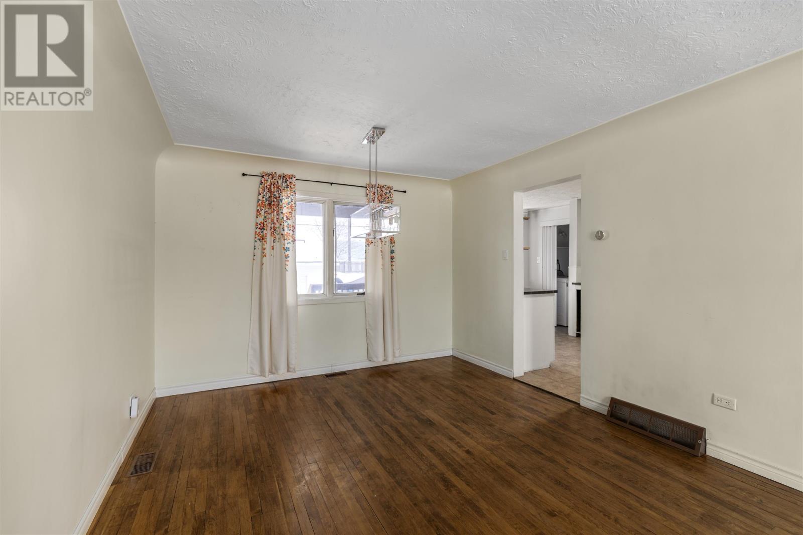 129 Wallace Ter, Sault Ste. Marie, Ontario  P6C 1K2 - Photo 8 - SM253504