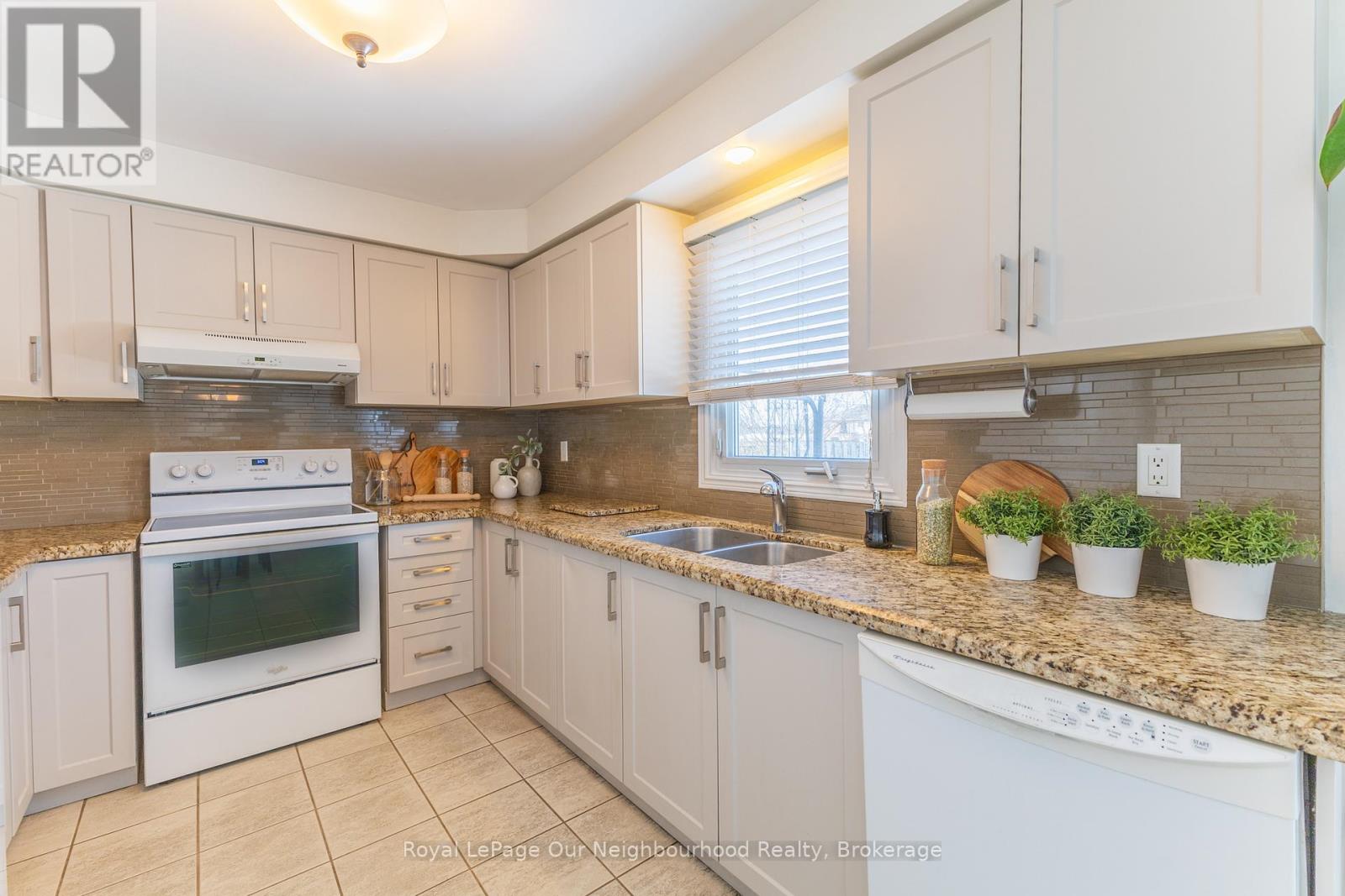 10 Holden Court, Whitby, Ontario  L1N 9A1 - Photo 11 - E12660388