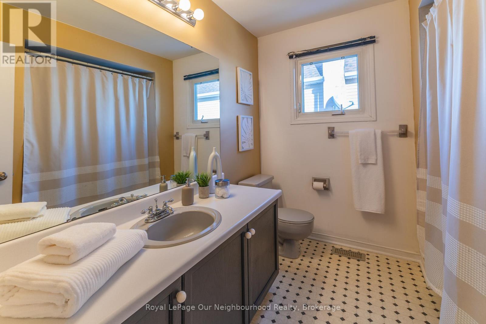 10 Holden Court, Whitby, Ontario  L1N 9A1 - Photo 24 - E12660388