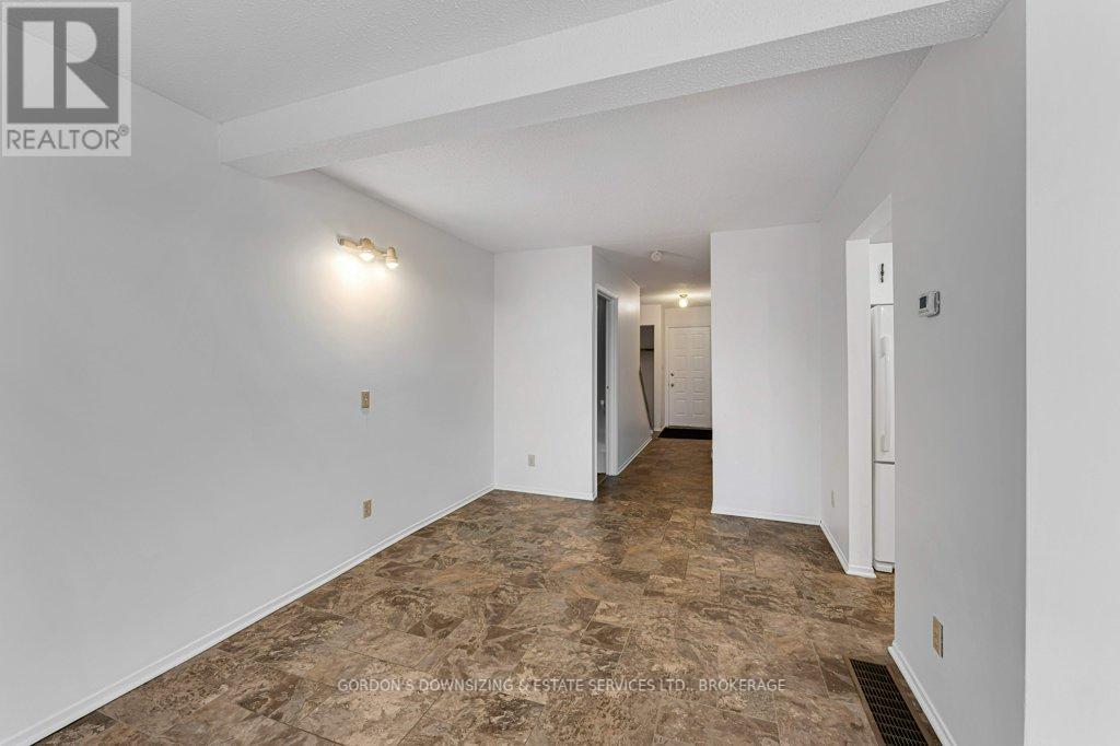 45 - 39 Coventry Crescent, Kingston, Ontario  K7M 7S8 - Photo 4 - X12660406