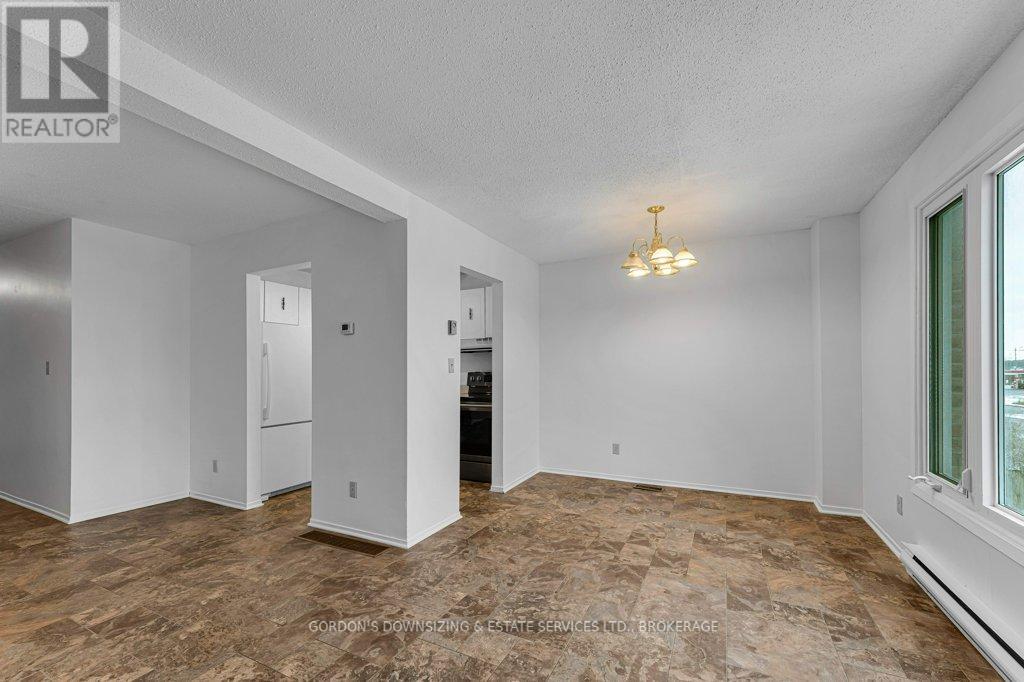 45 - 39 Coventry Crescent, Kingston, Ontario  K7M 7S8 - Photo 6 - X12660406