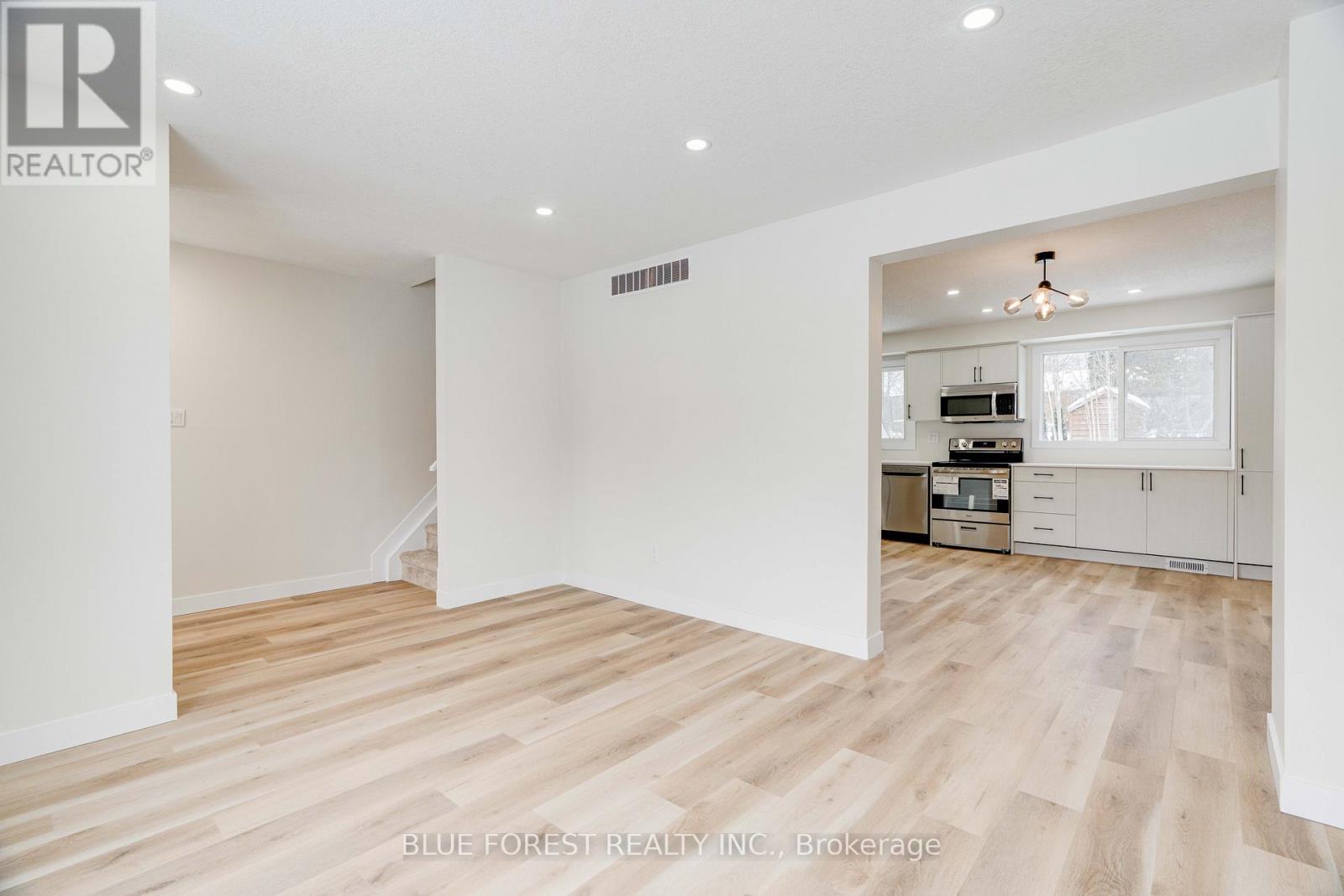 5 Denlaw Road, London North, Ontario  N6G 3L3 - Photo 7 - X12660420