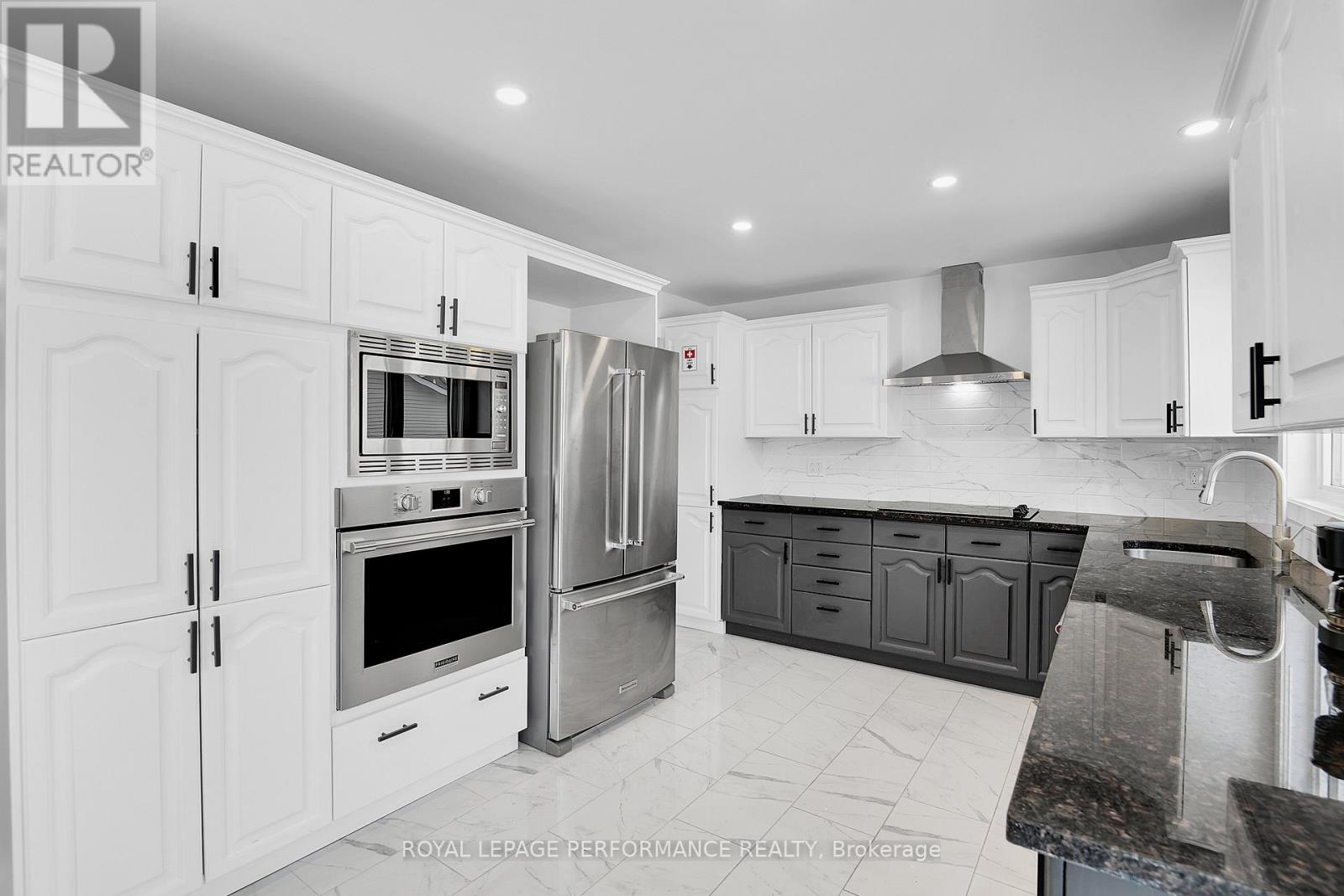 1646 Sunview Drive, Ottawa, Ontario  K1C 5C5 - Photo 9 - X12660366