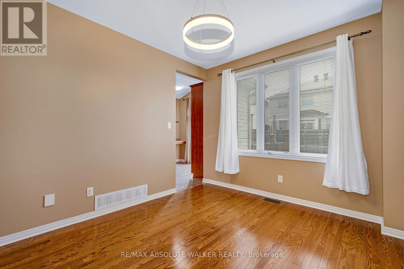 321 Upcountry Drive, Ottawa, Ontario  K2S 2H6 - Photo 10 - X12660404