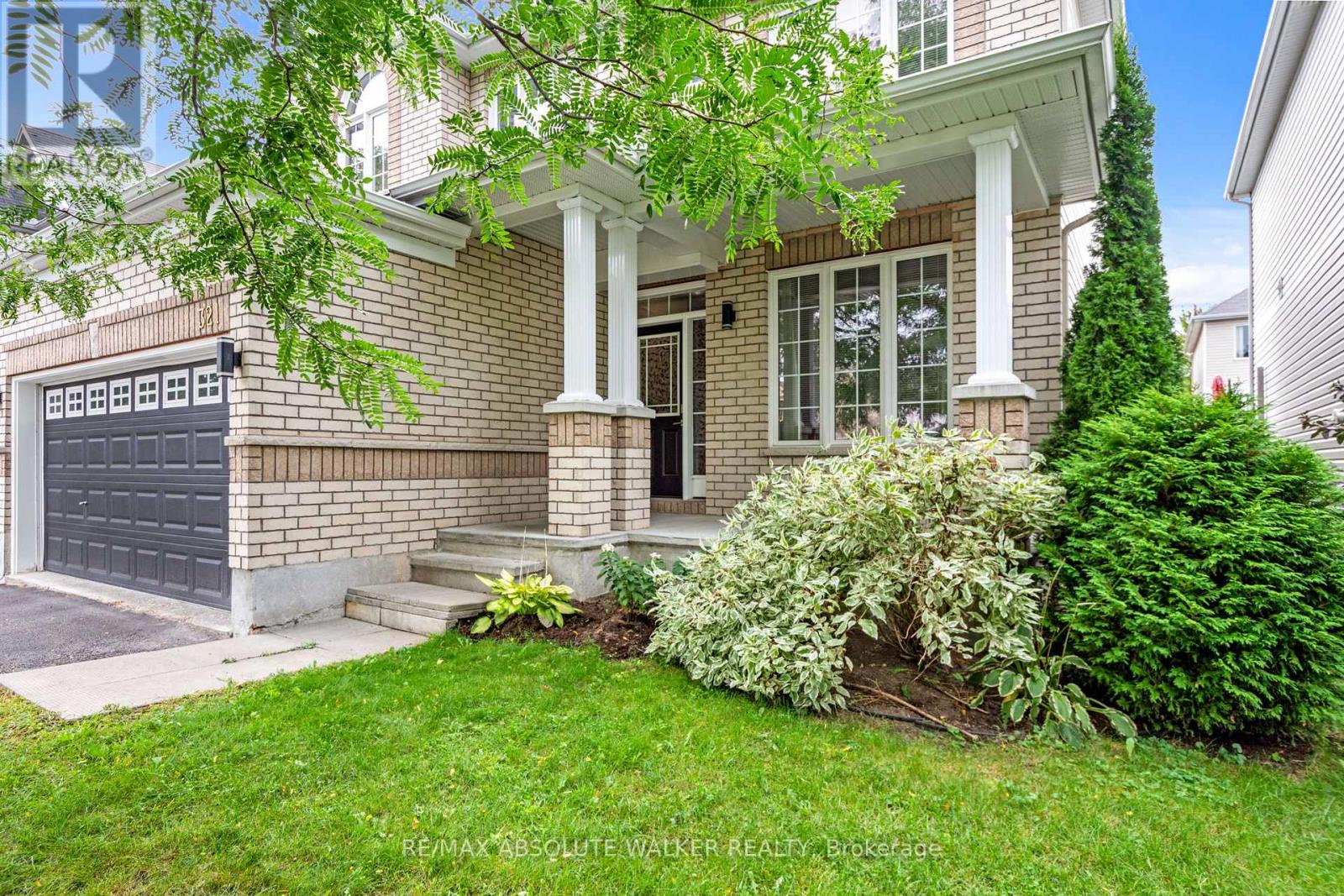 321 Upcountry Drive, Ottawa, Ontario  K2S 2H6 - Photo 2 - X12660404