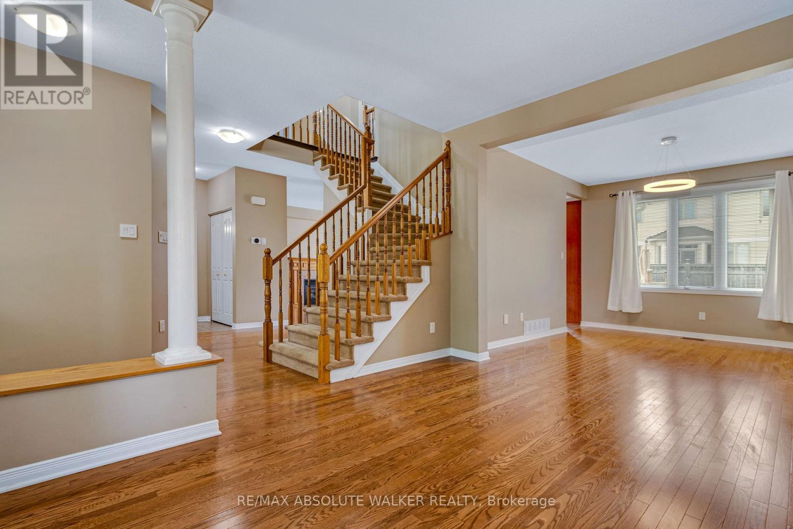 321 Upcountry Drive, Ottawa, Ontario  K2S 2H6 - Photo 3 - X12660404