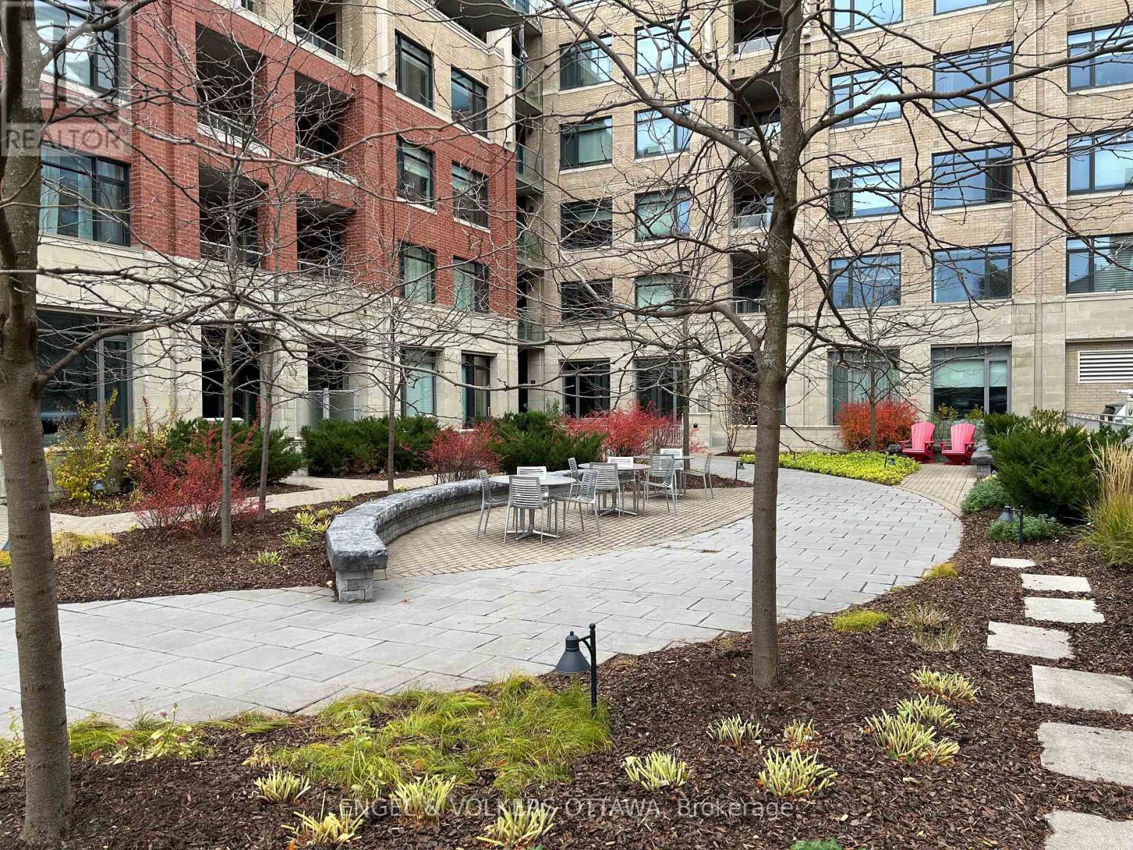 303 - 60 Springhurst Avenue, Ottawa, Ontario  K1S 5V7 - Photo 10 - X12660408