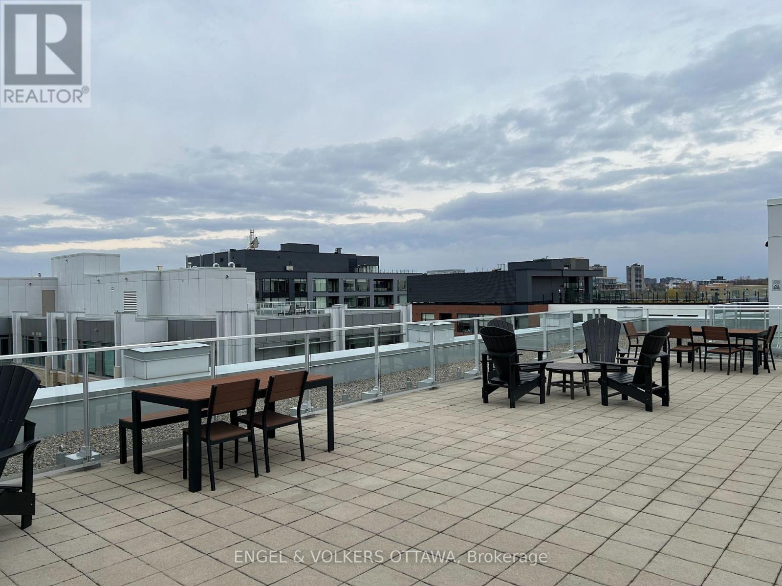 303 - 60 Springhurst Avenue, Ottawa, Ontario  K1S 5V7 - Photo 12 - X12660408