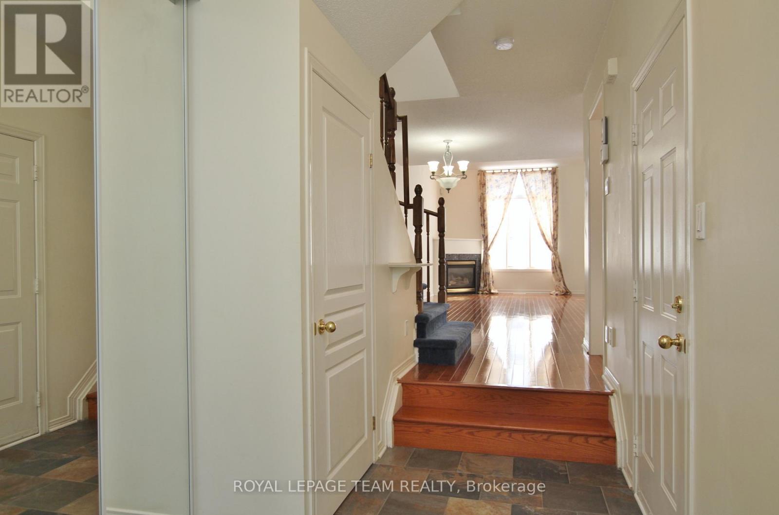 30 Bishops Mills Way, Ottawa, Ontario  K2K 3B9 - Photo 2 - X12660416