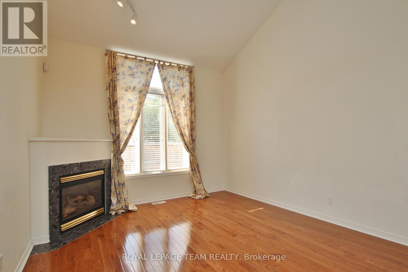 30 Bishops Mills Way, Ottawa, Ontario  K2K 3B9 - Photo 3 - X12660416