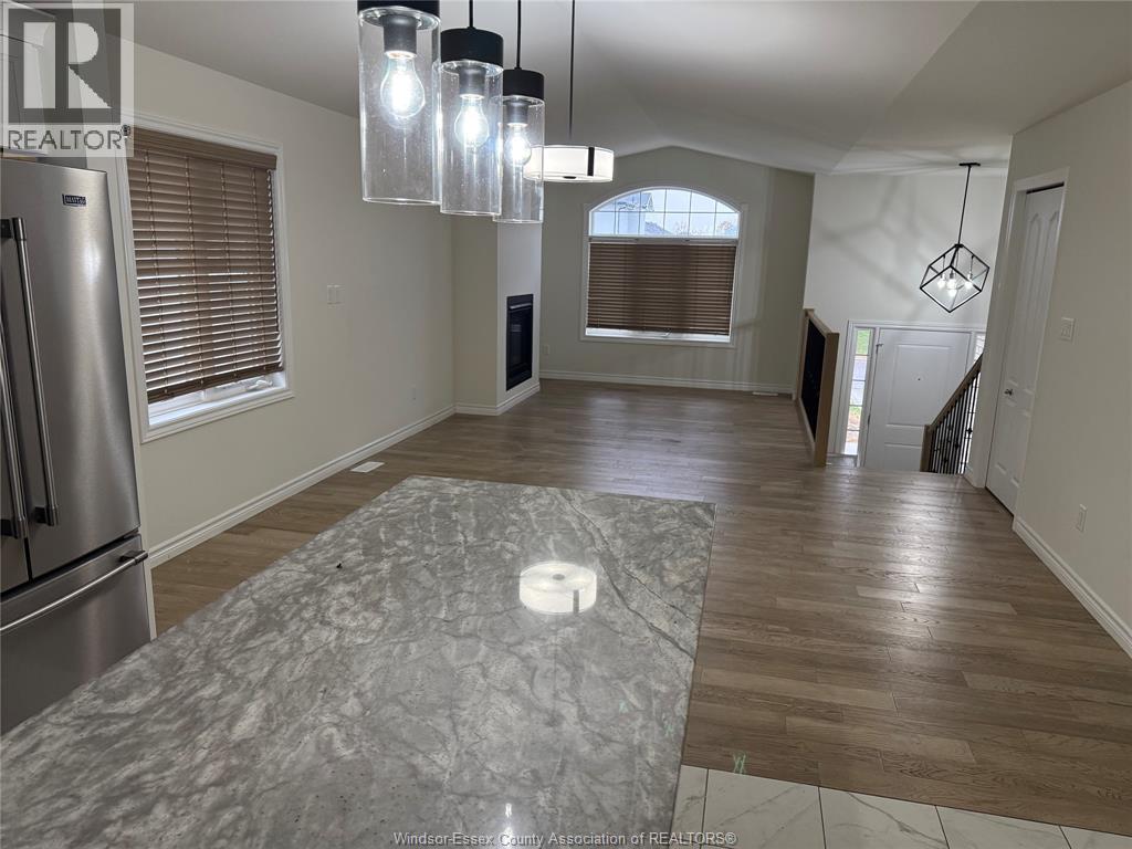 395 Mulberry Lane Unit# Upper, Lakeshore, Ontario  N8L 1A9 - Photo 2 - 26000100